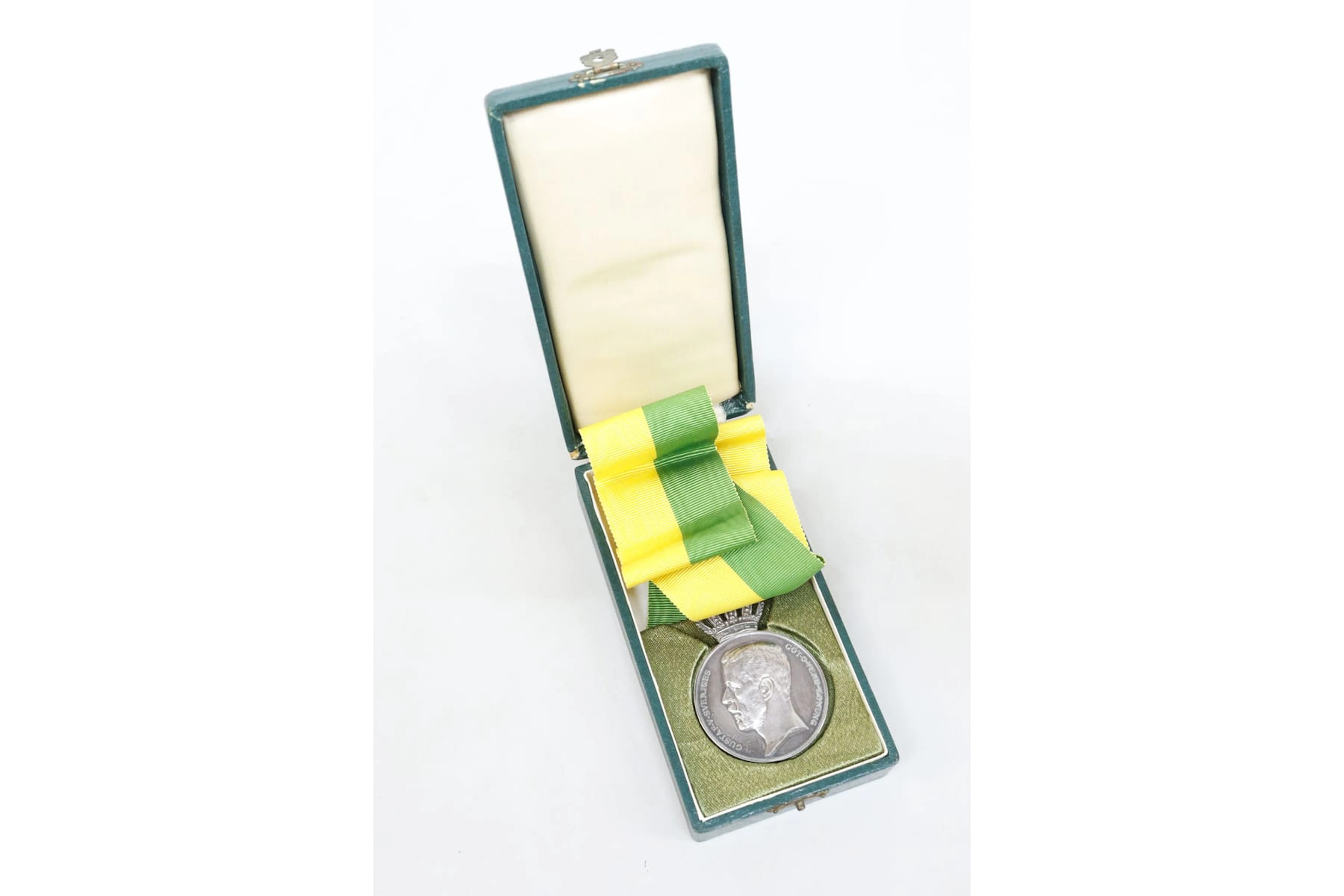 Förtjänstmedalj, silver, vikt 36 gram