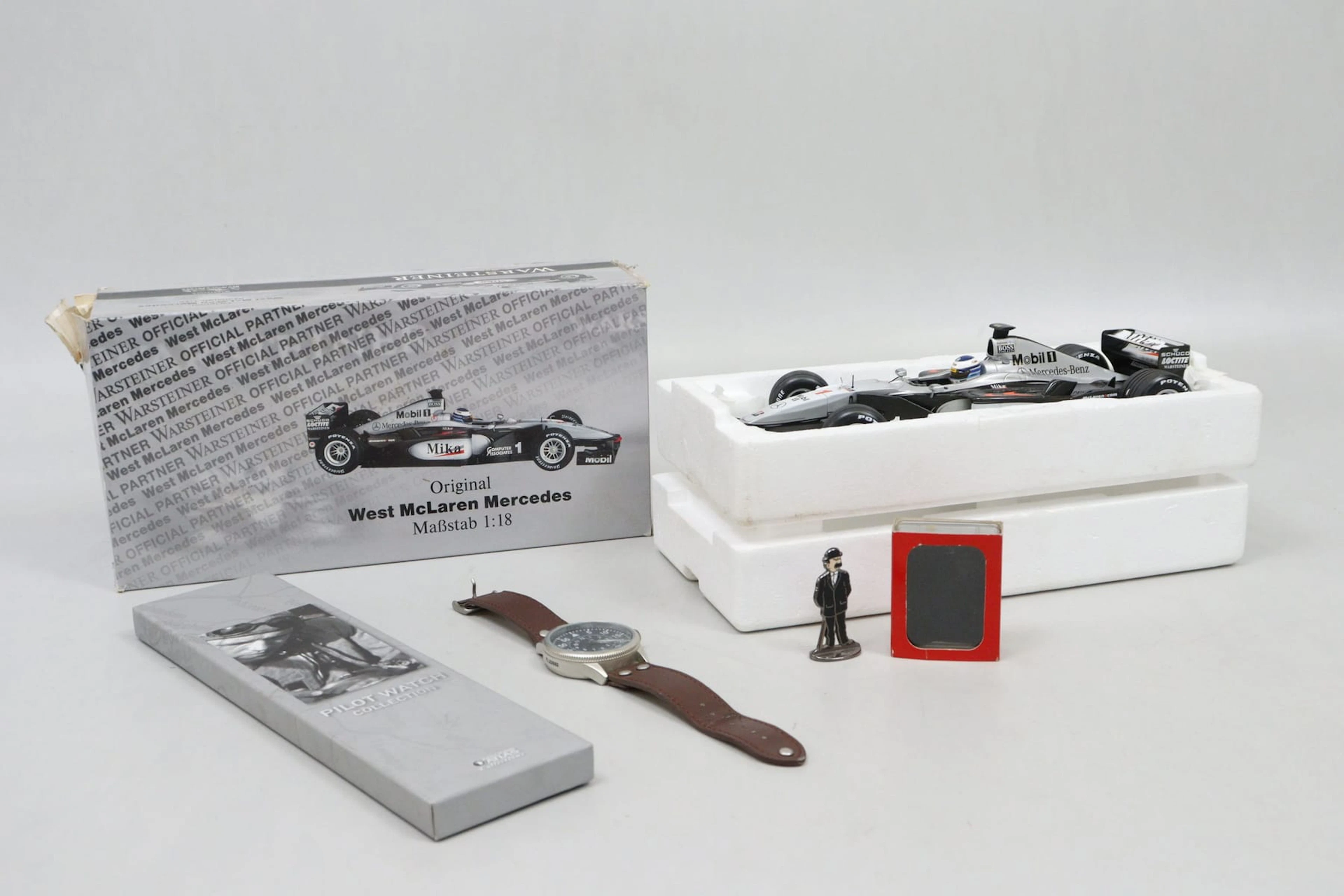 Samlarbil, Mercedes, pilotklocka samt TinTin-figur