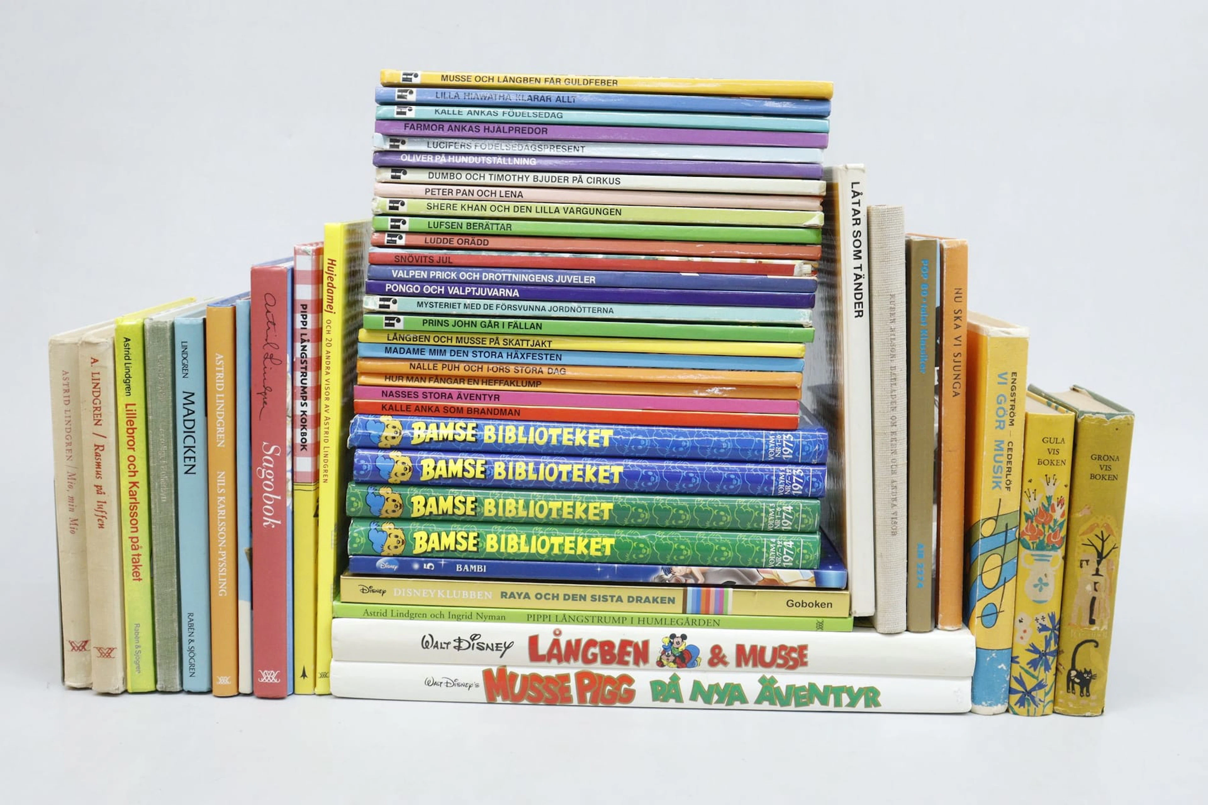 Barnböcker, bla Bamse, Astrid Lindgren och Disney