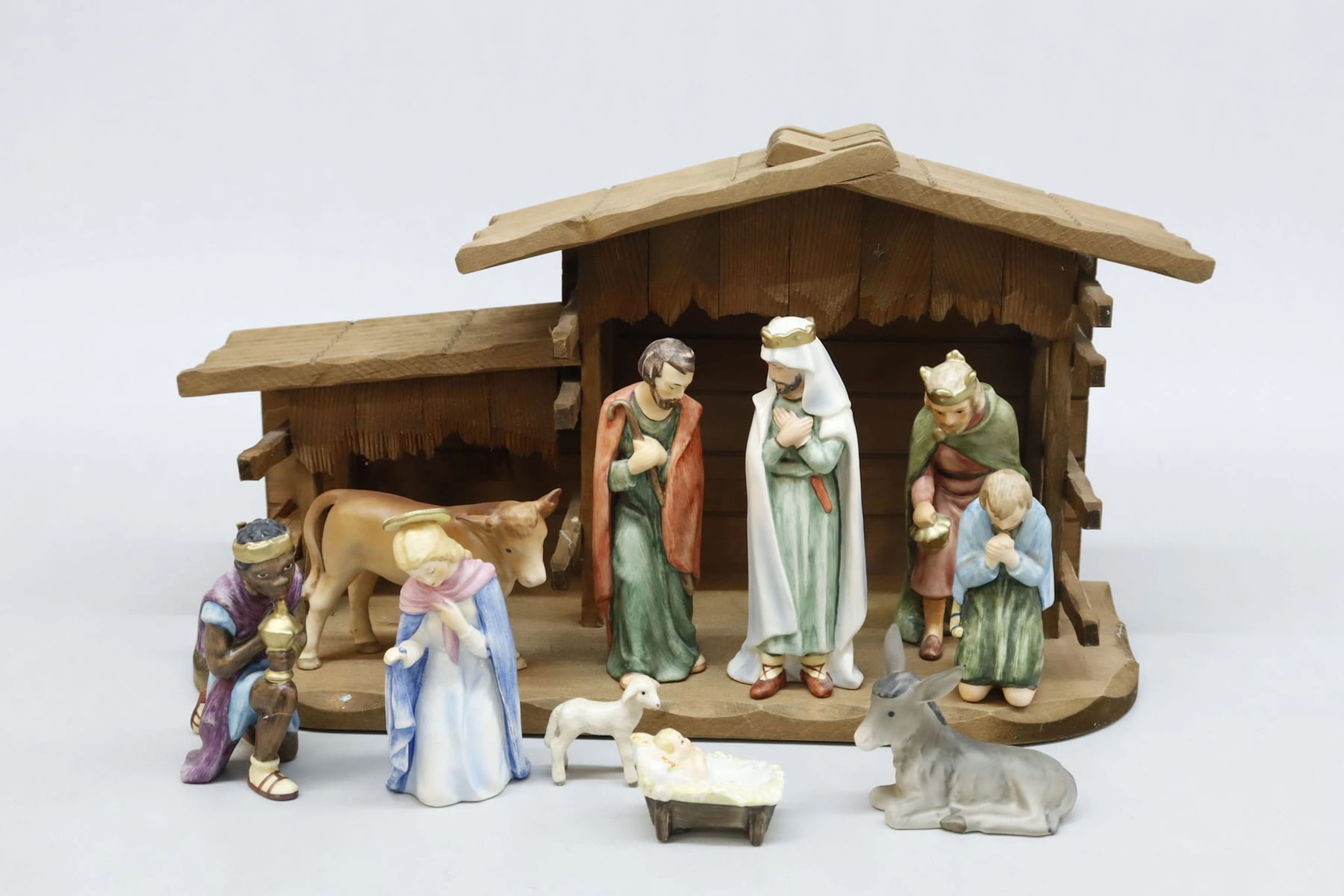 Julkrubba, Goebel, med 10 porslinsfigurer