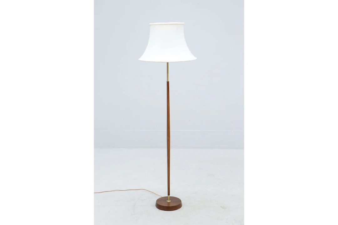 Golvlampa, teak, Trema, Brittatorp