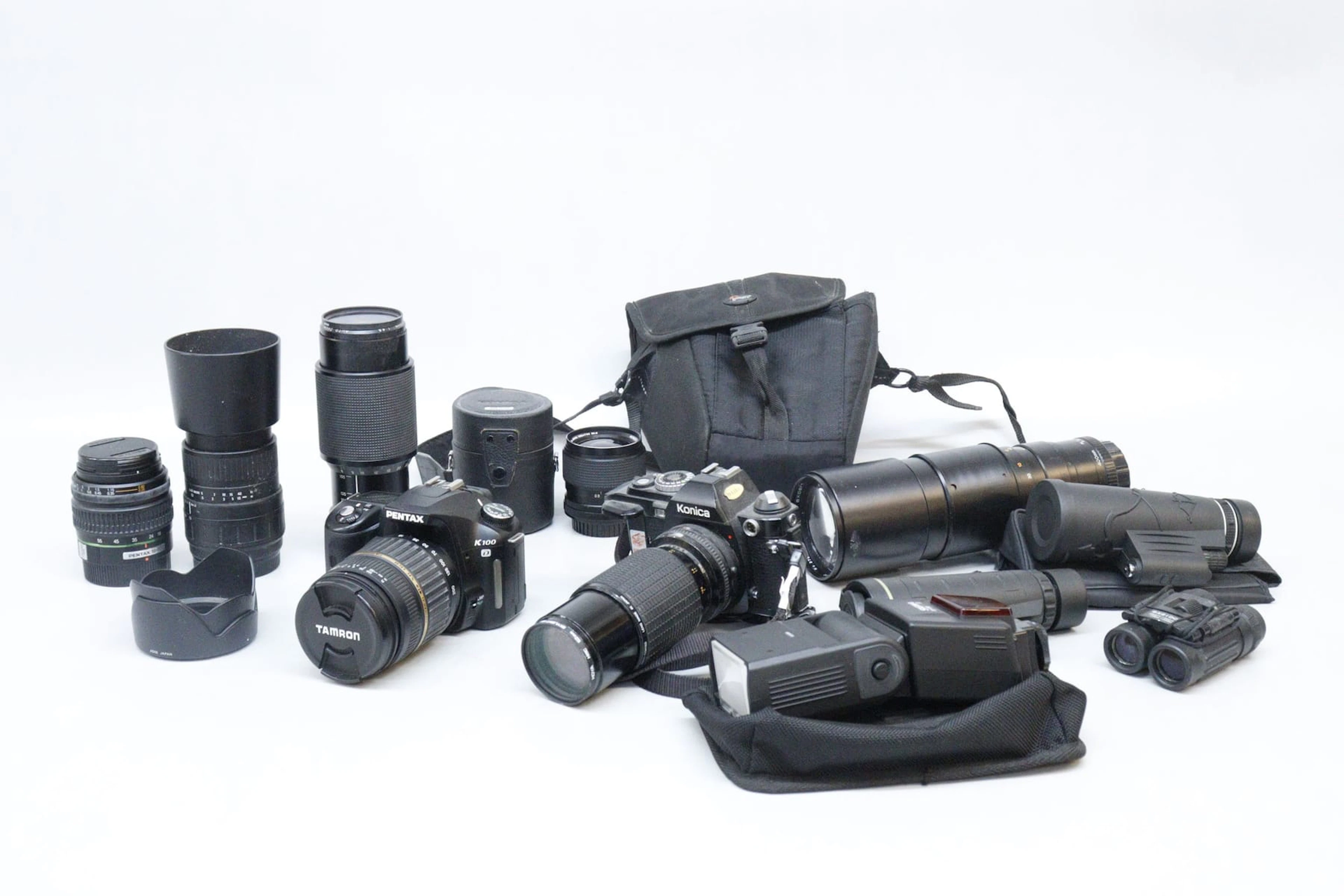 Kameror, Konica och Pentax, analog och digital, med tillbehör