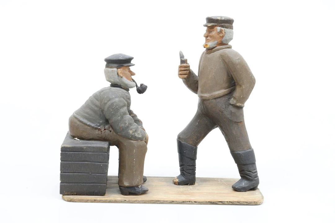 Träskulptur, fiskargubbar