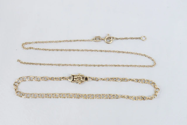 Armband, 2st, guld 18K, vikt 4.1 gram