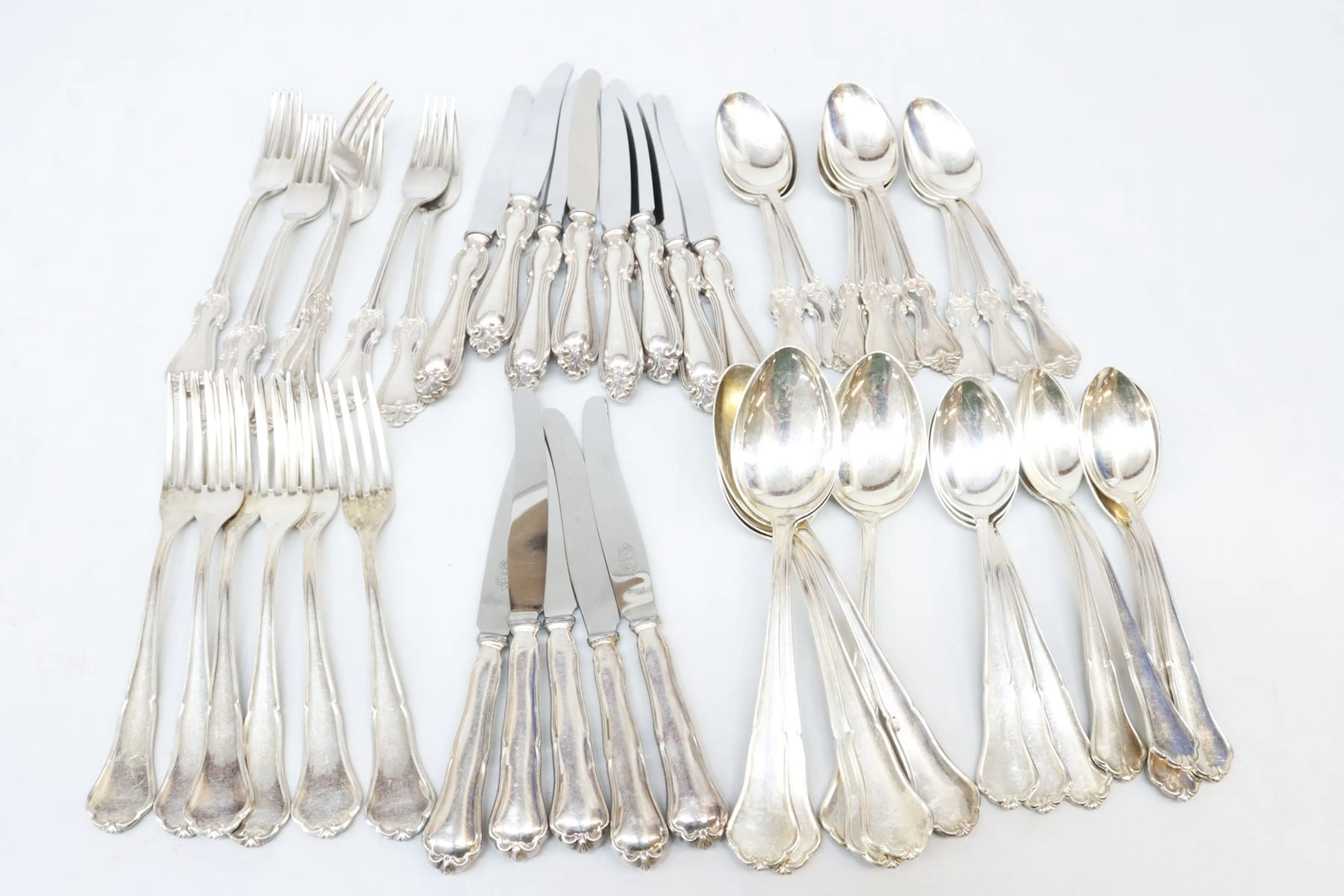 Bricka samt bestick, 53 delar, 2 sorter, nysilver