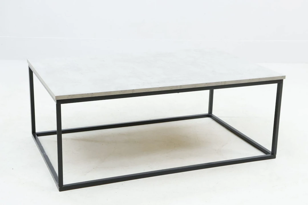 Soffbord med marmorimitation