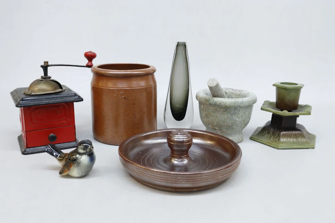 Krus, mortel, figurin mm, bla Goebel