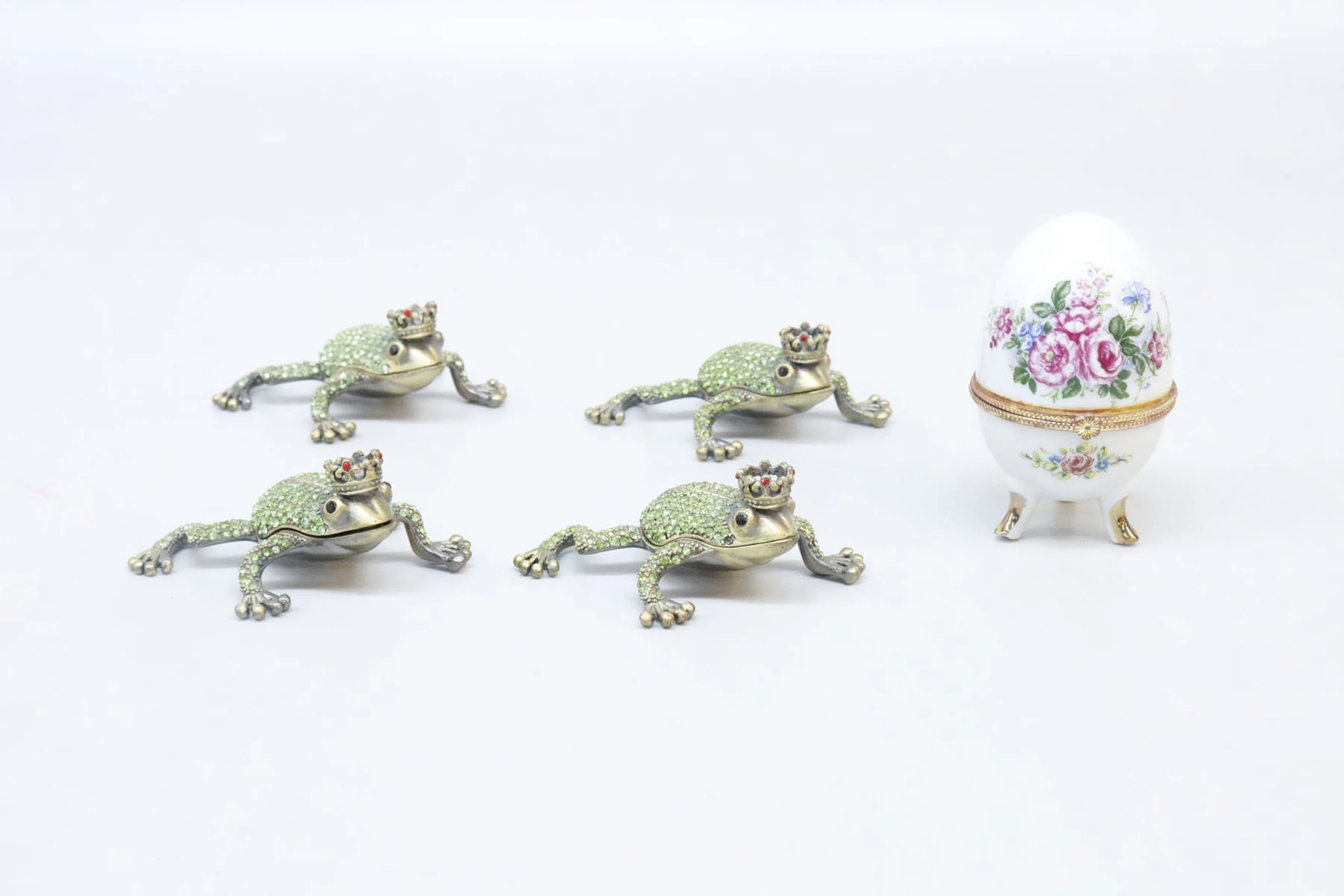 Ägg, porslin, Limoges samt smyckesgömmor, grodor