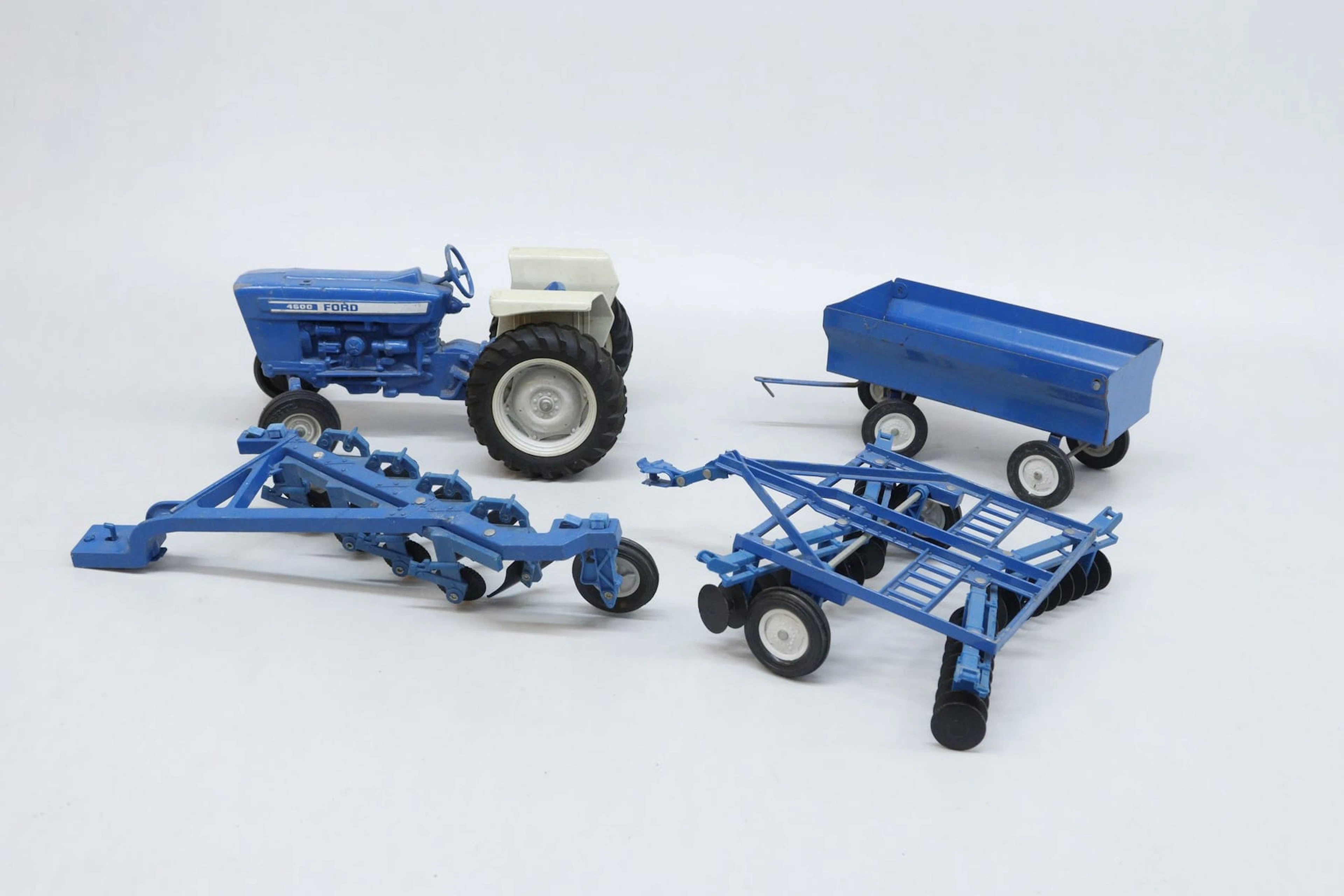 Leksakstraktor, Ford, ERTL, med tillbehör