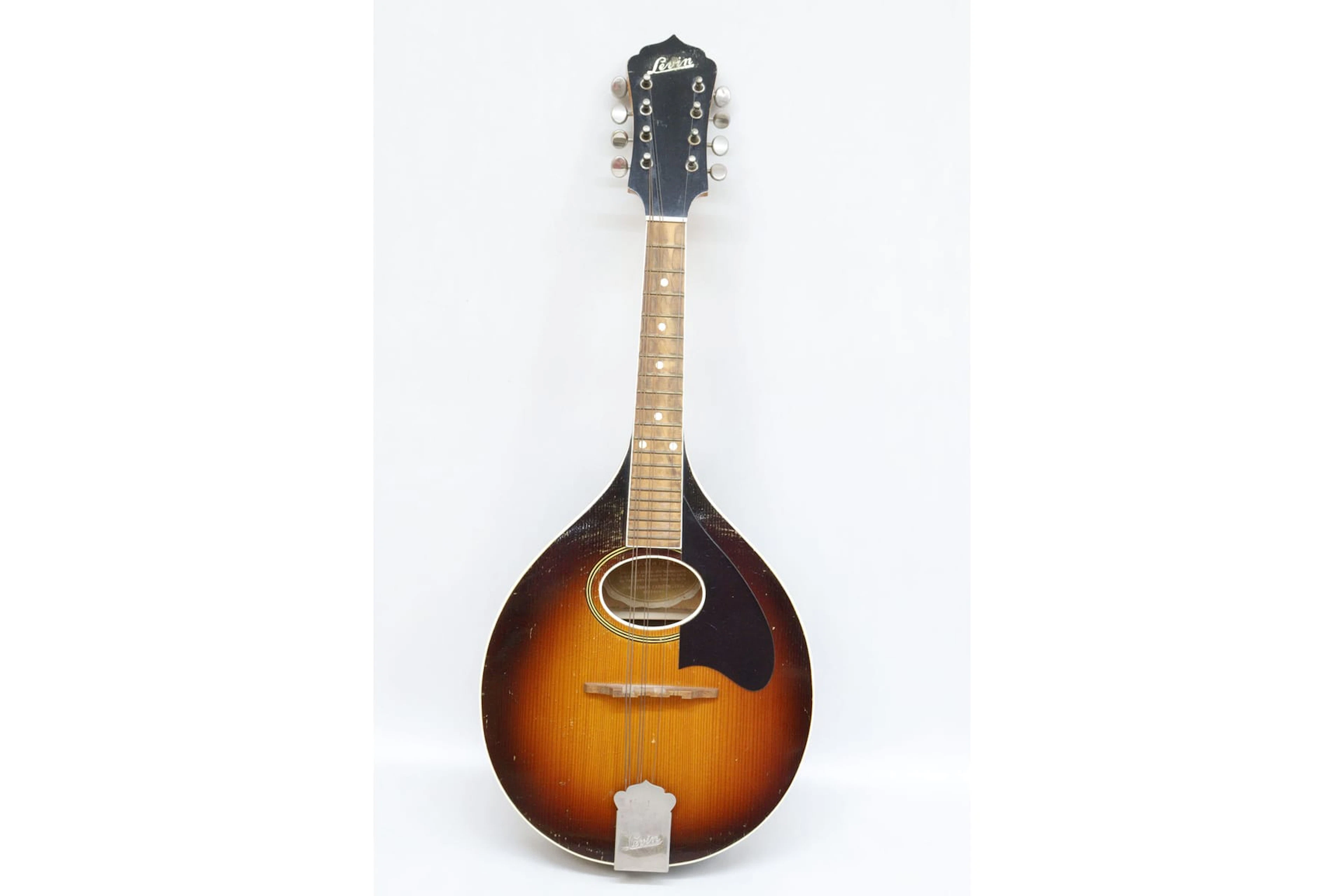 Mandolin, Levin