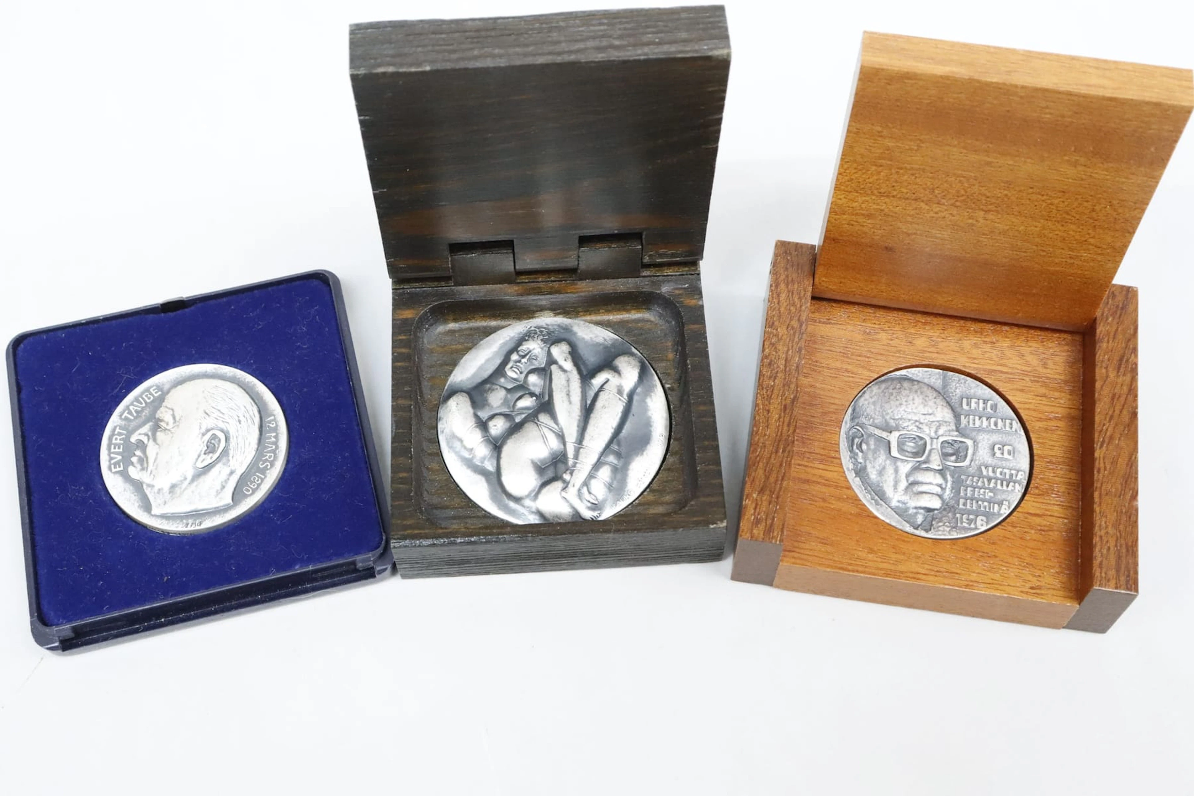 Minnesmedaljer, 3st, silver, Evert Taube, Vilhelm Moberg och Kekkonen