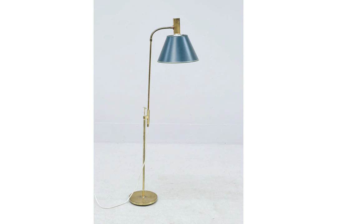 Golvlampa, höj- och sänkbar, Falkenbergs Belysning, mässing