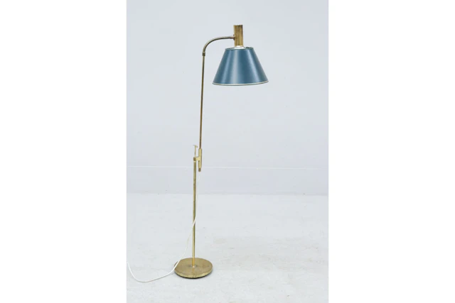 Golvlampa, höj- och sänkbar, Falkenbergs Belysning, mässing