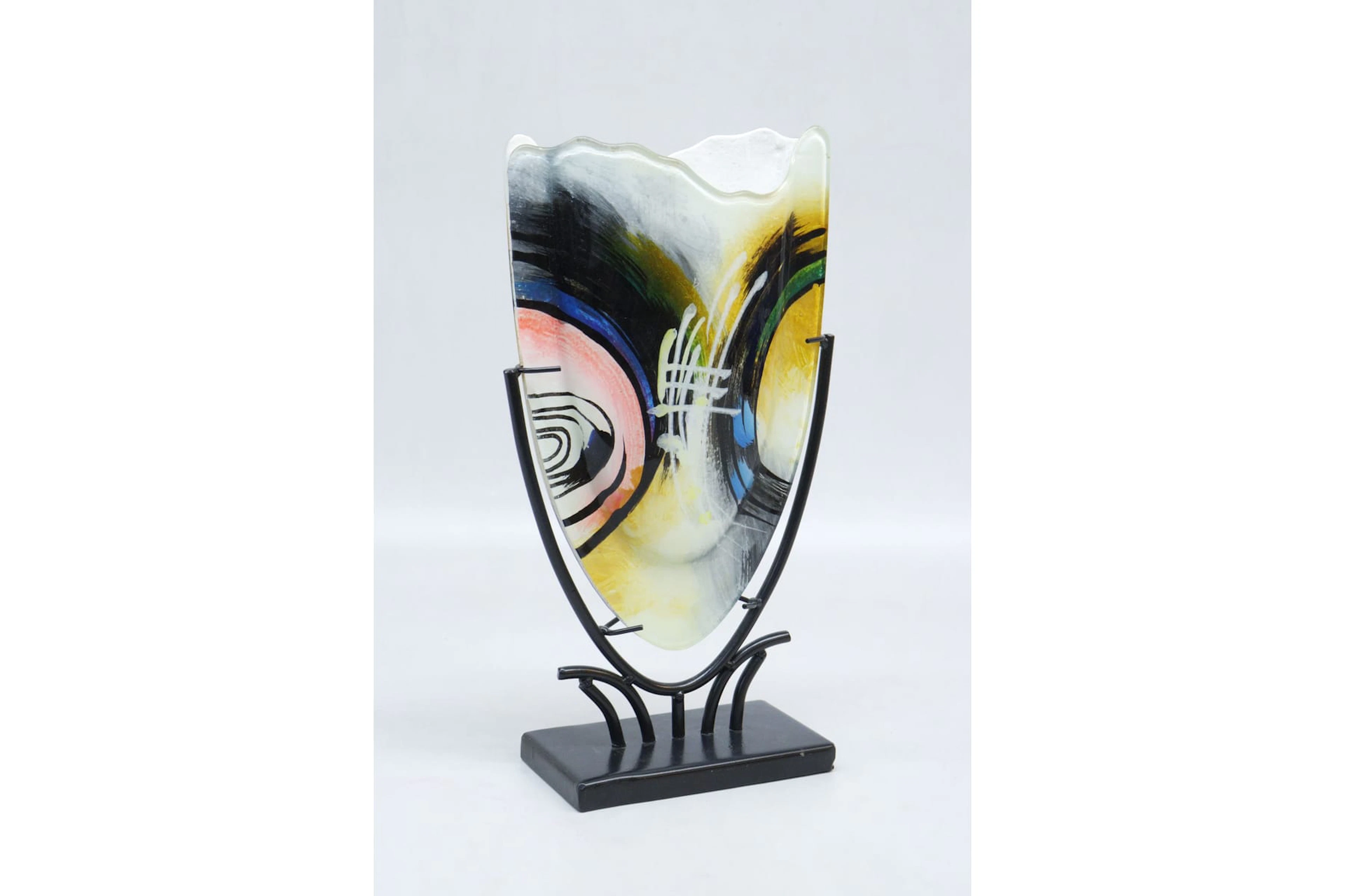 Vas, konstglas, i metallstativ, Benjamin Art Glass