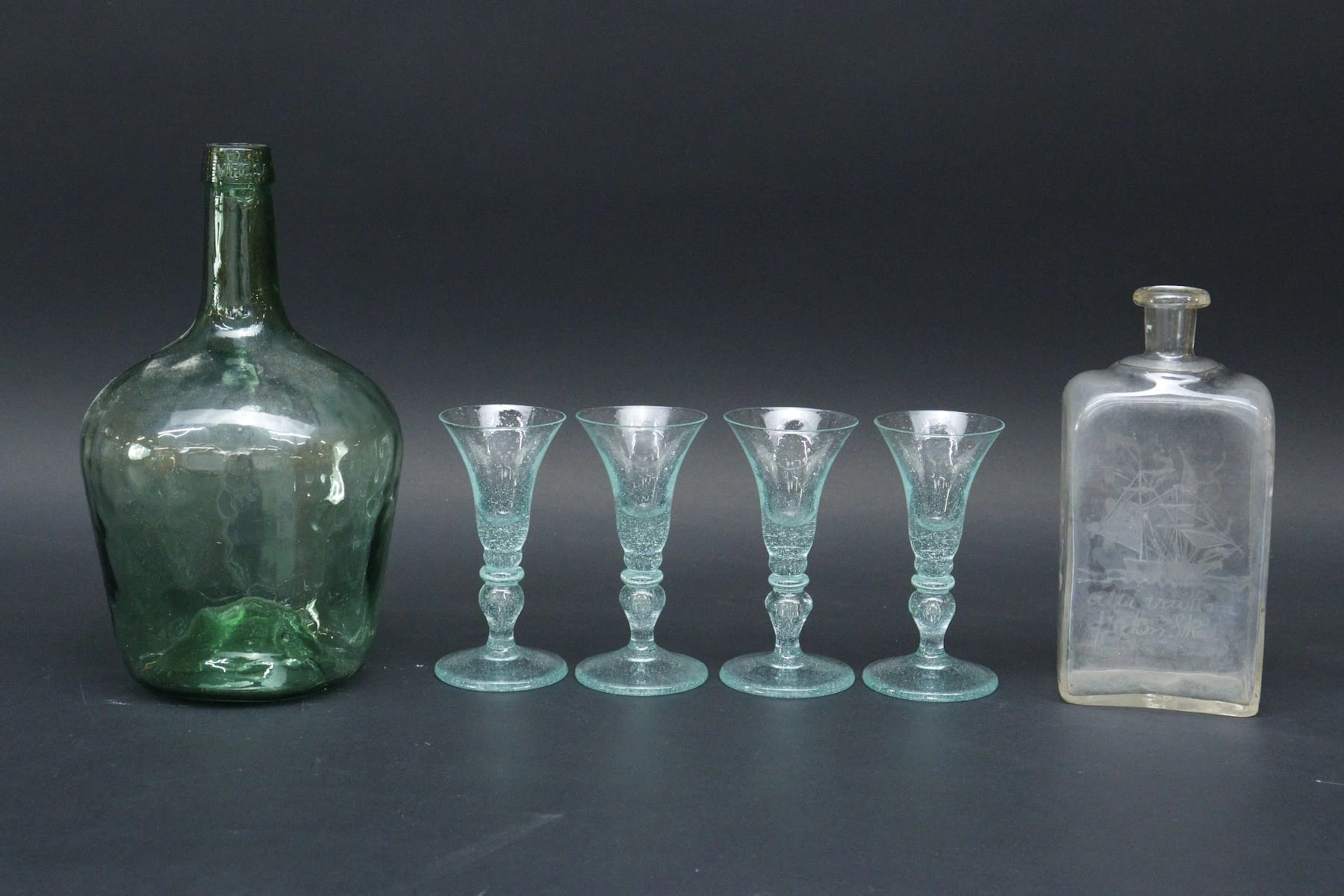Flaskor samt glas, bla Veresa