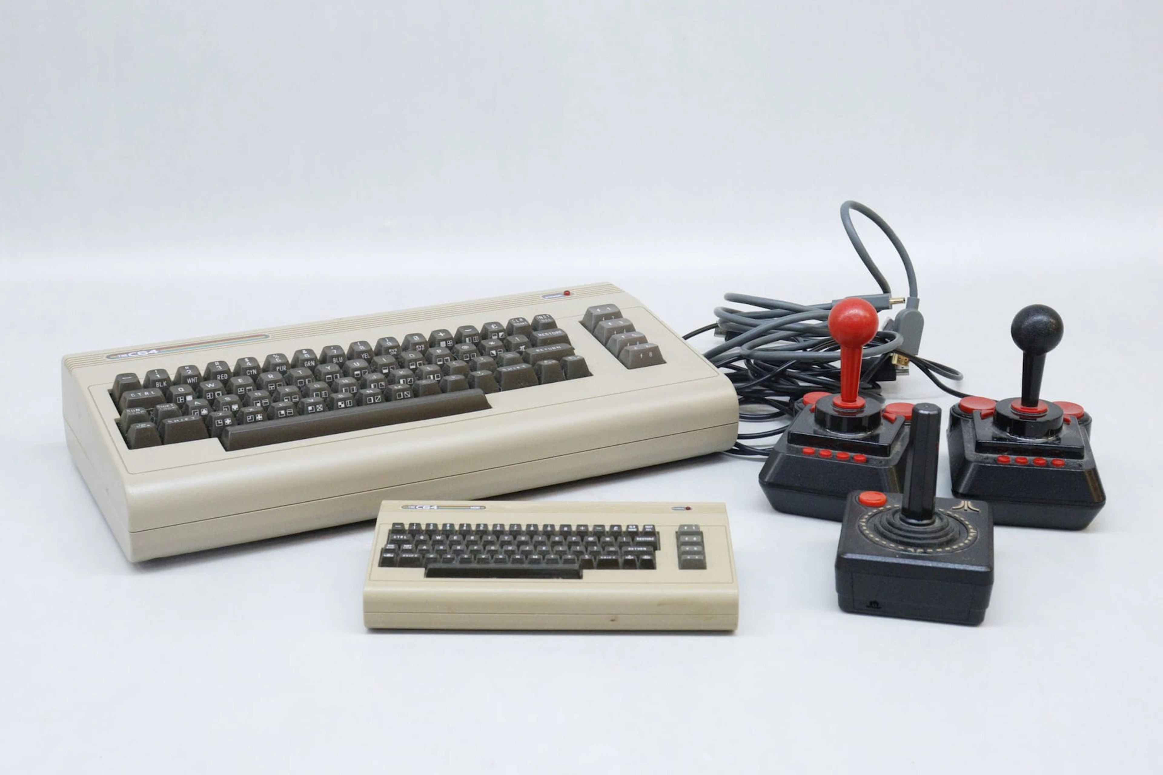 Commodore 64, commodore 64 Mini samt 3 joysticks