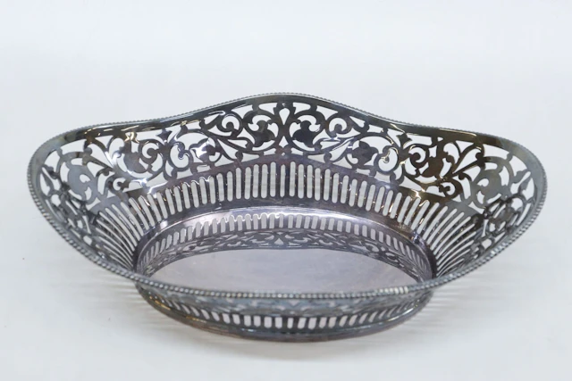 Skål, sterlingsilver, genombruten, vikt 211 gram