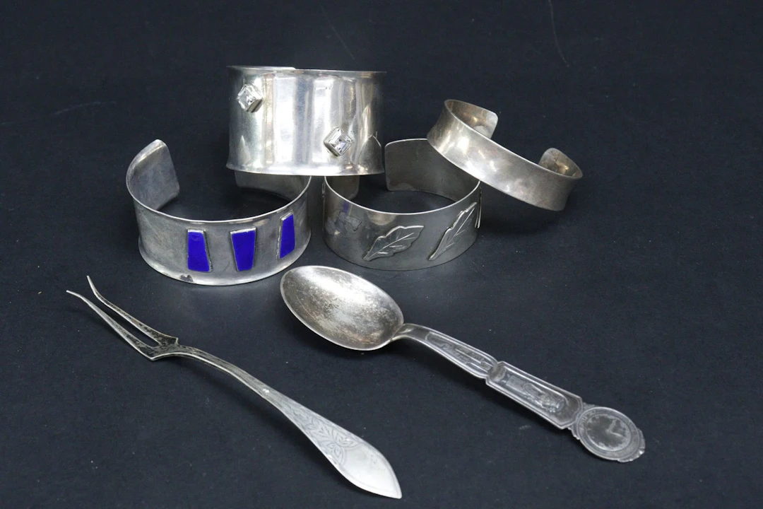 Armband och bestick i silver, vikt 192 gram