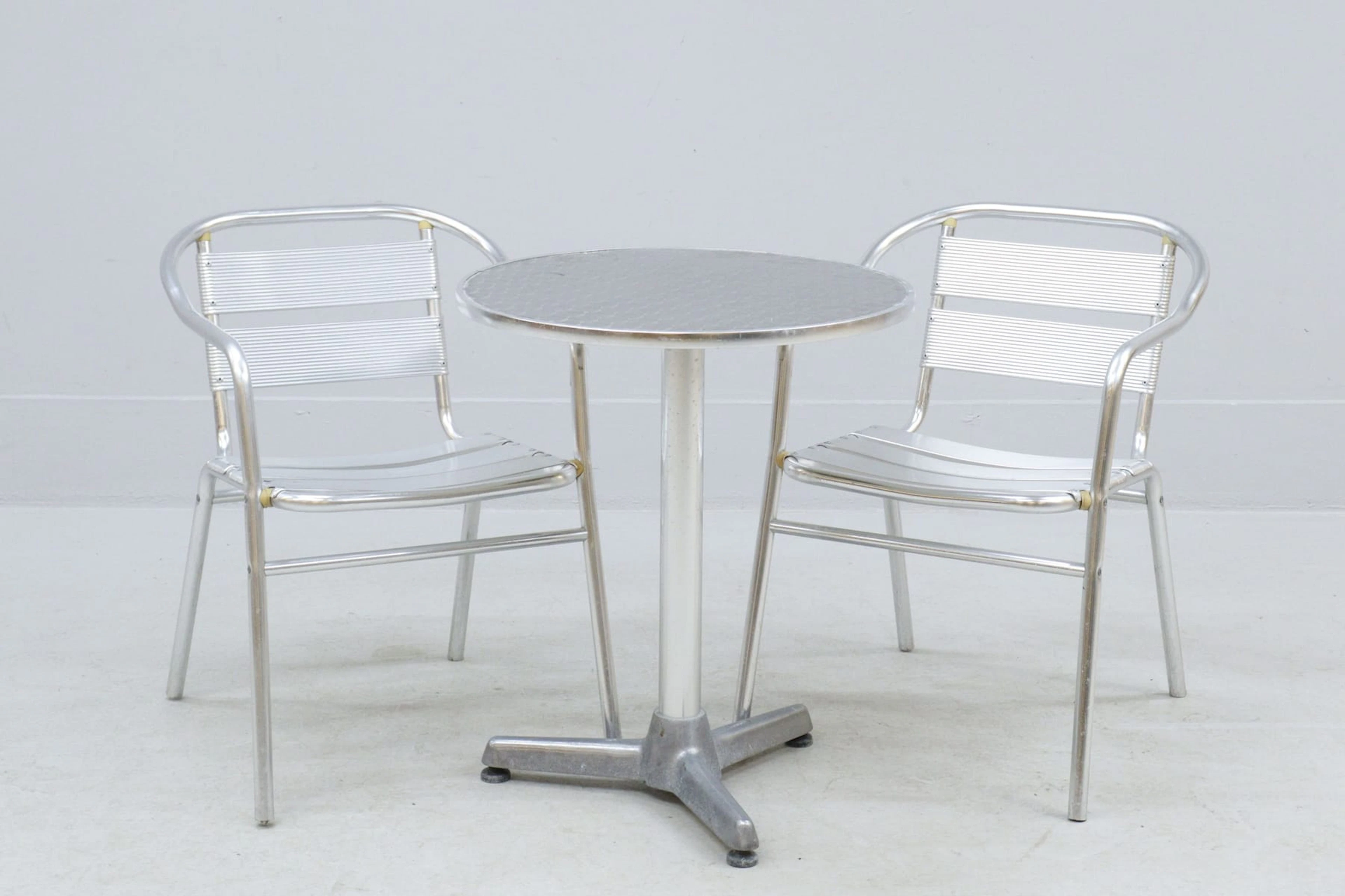 Caféset, 3 delar, lättmetall, stapelbara stolar