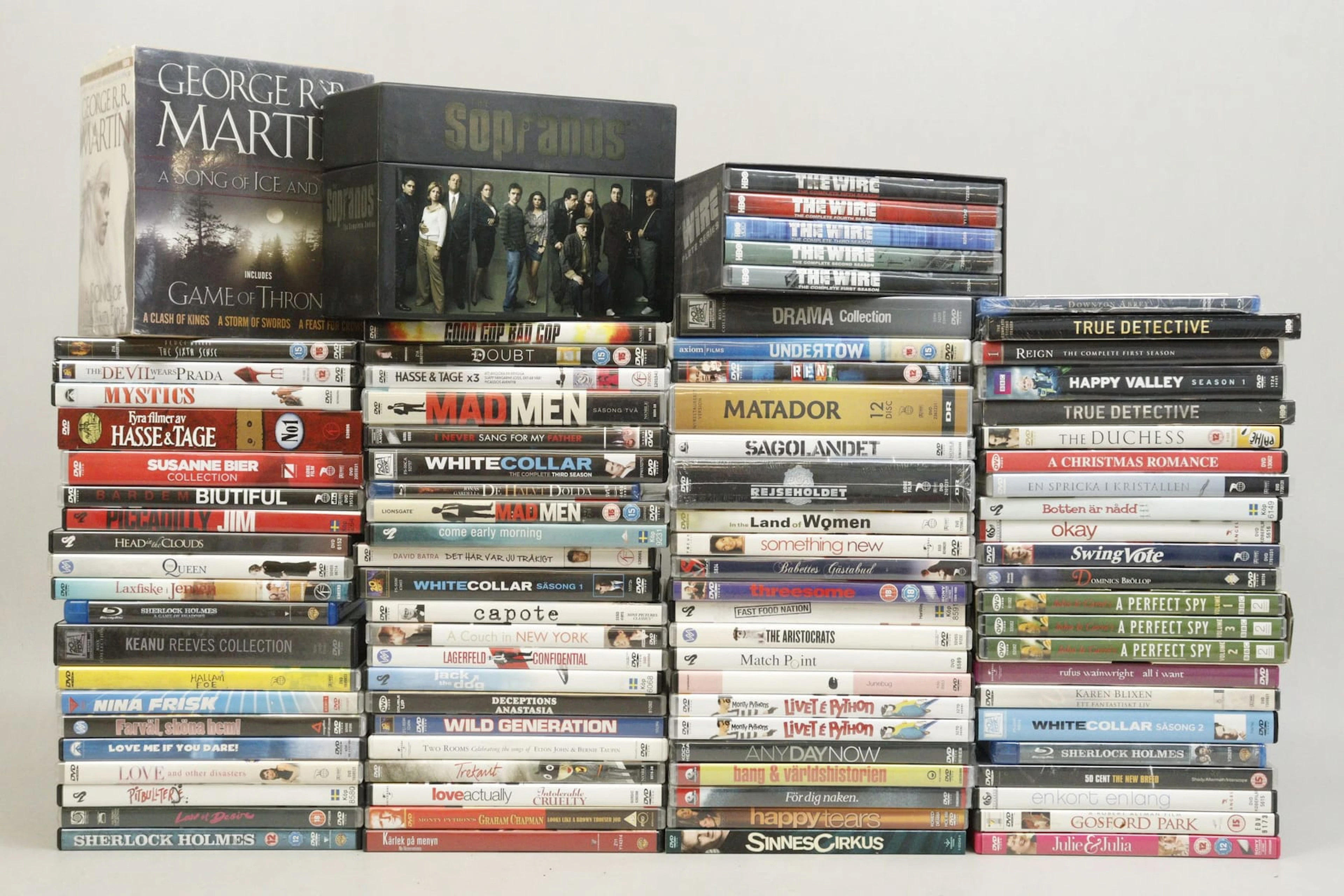 DVD-filmer och serier, bla Sopranos och Game of thrones