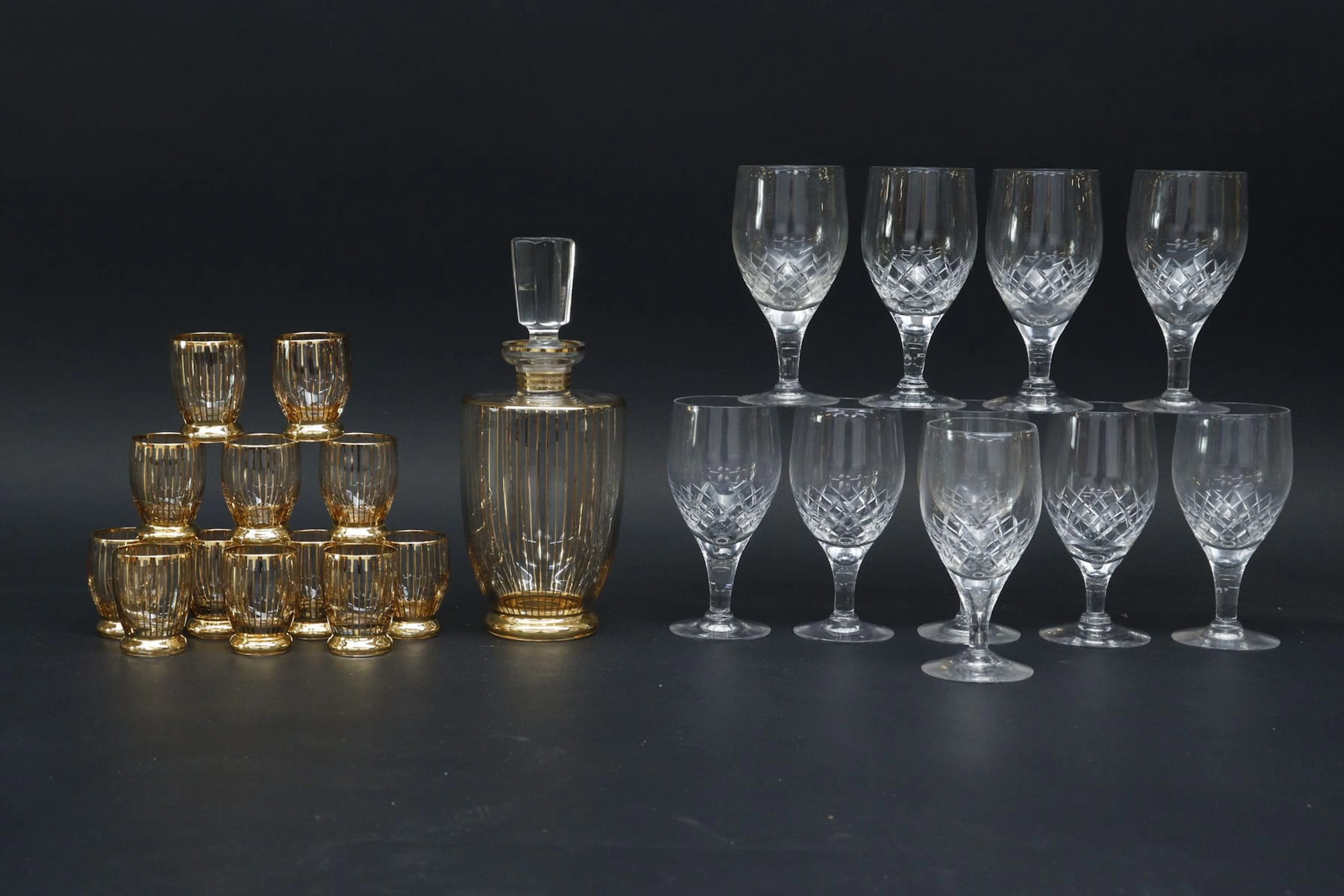 Likörset, karaff med 12 glas, samt starkvinsglas, 10st