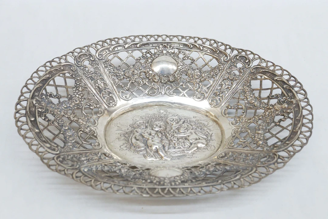 Skål, silver 835, genombruten, vikt 216 gram