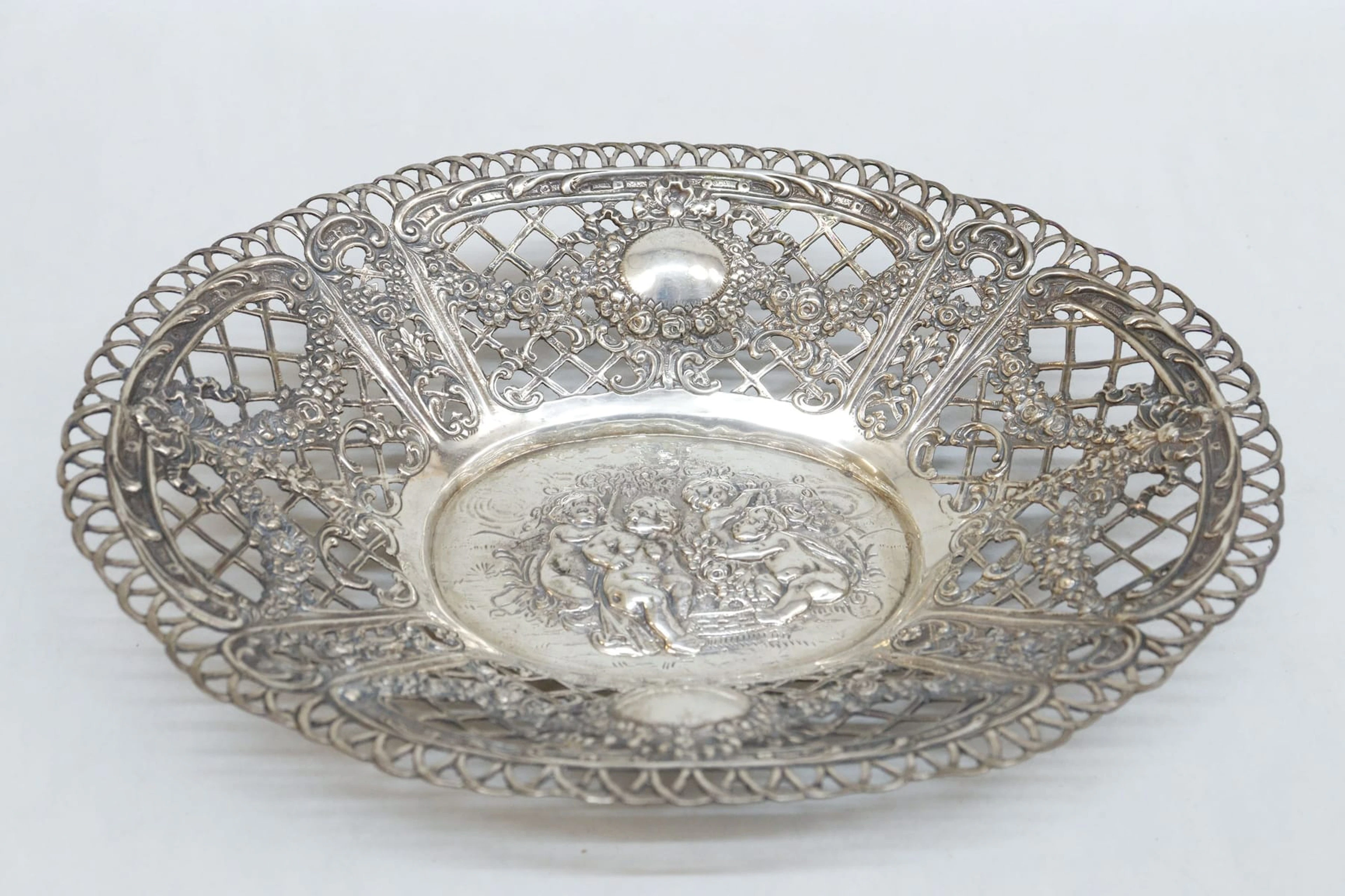 Skål, silver 835, genombruten, vikt 216 gram
