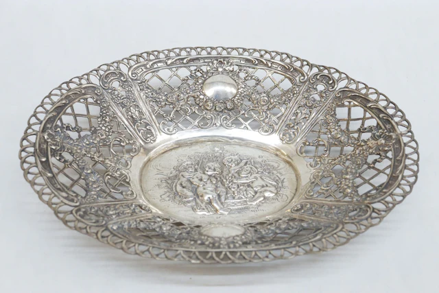 Skål, silver 835, genombruten, vikt 216 gram