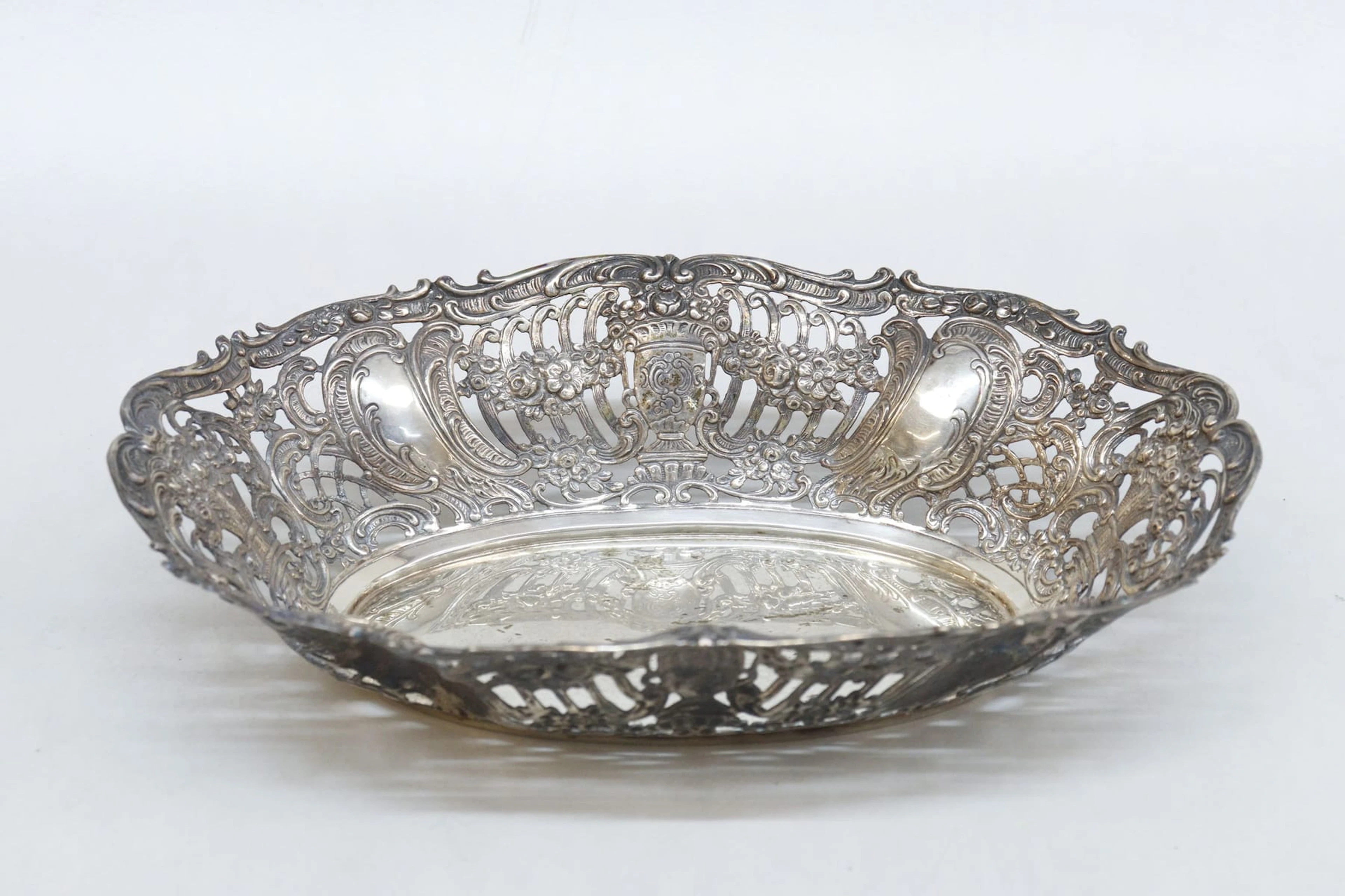 Skål, silver 835, genombruten, vikt 267 gram