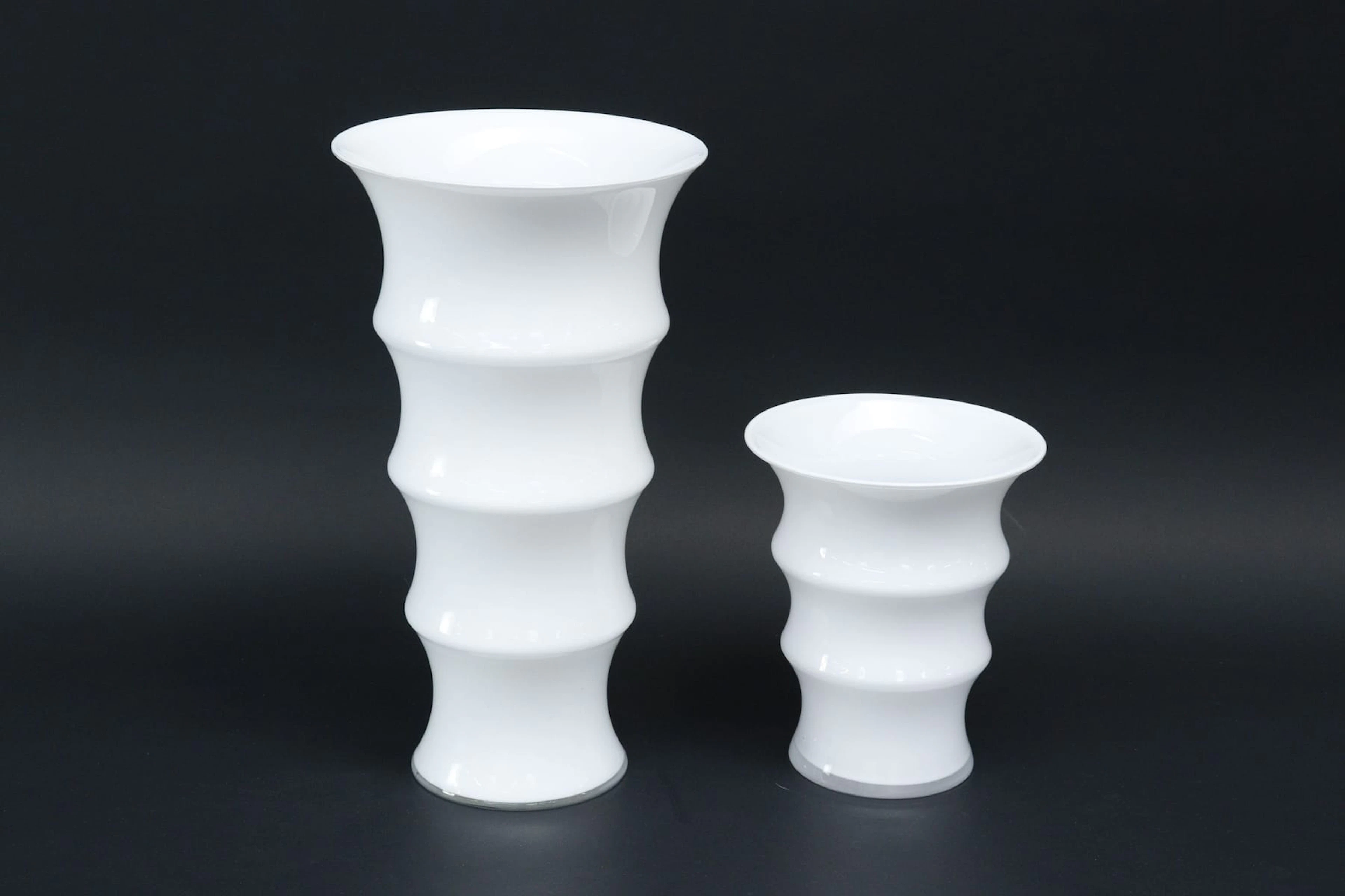 Vaser, 2st, "Karen Blixen", Holmegaard, vitt glas