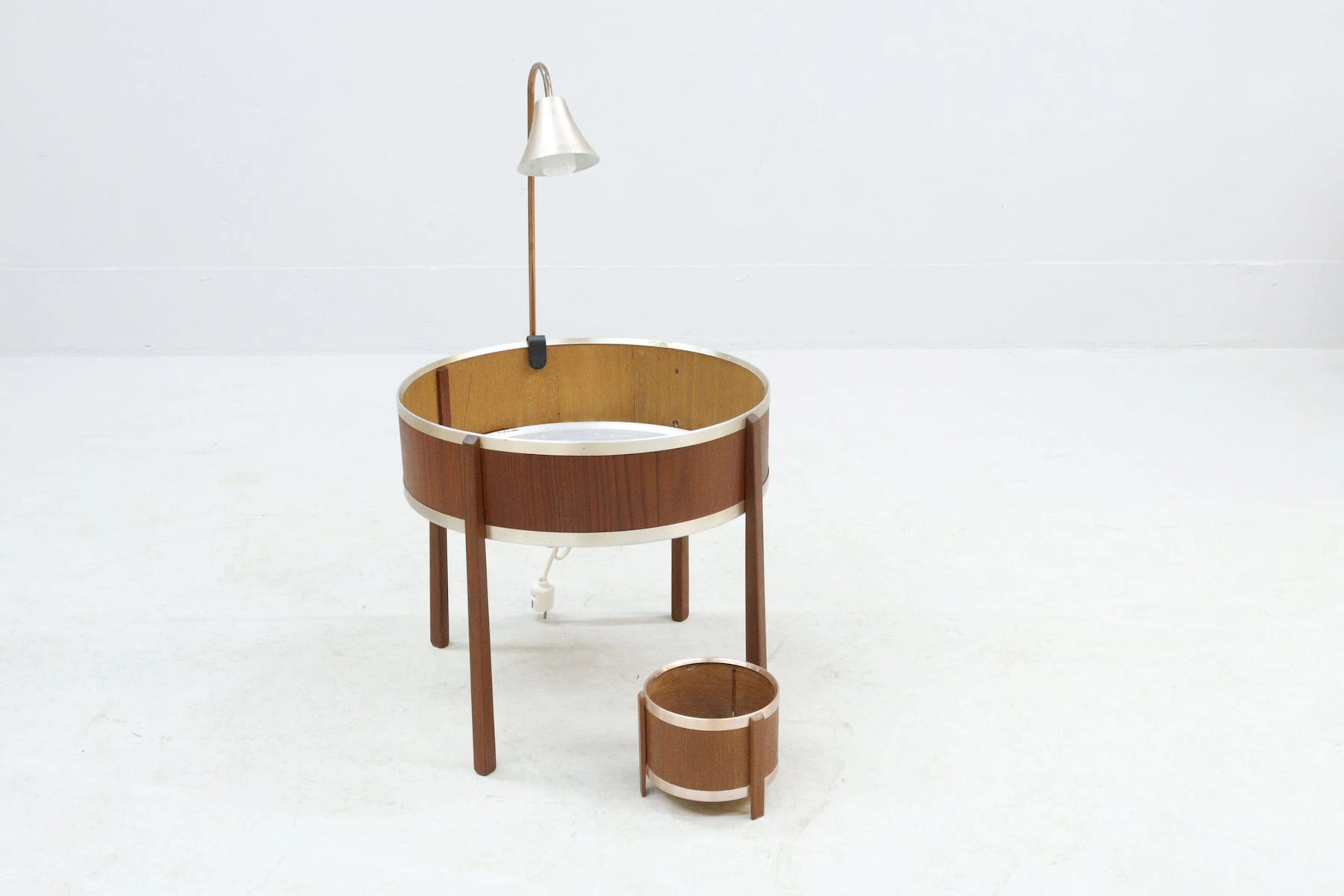 Blombord med lampa samt ytterfoder