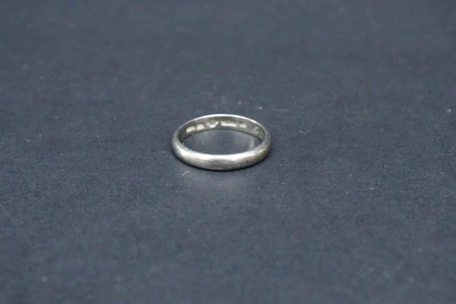 Ring, vitt guld 18K, vikt 4.6 gram