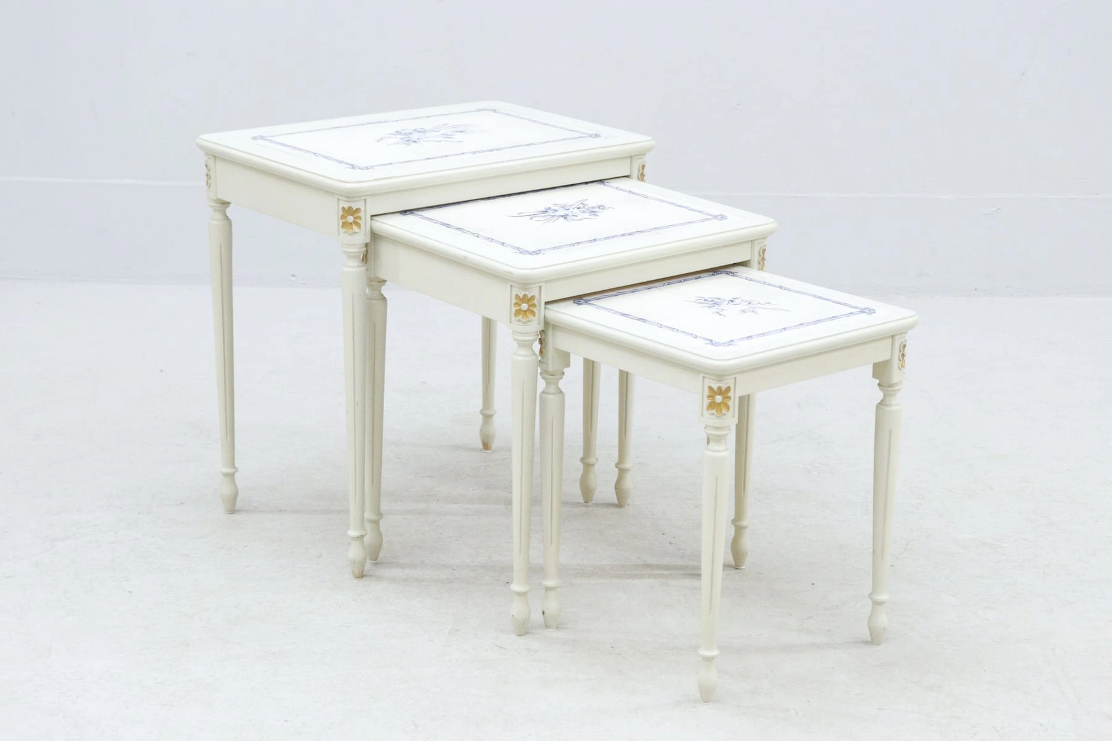 Satsbord, 3 delar, gustaviansk stil, med kakelyta
