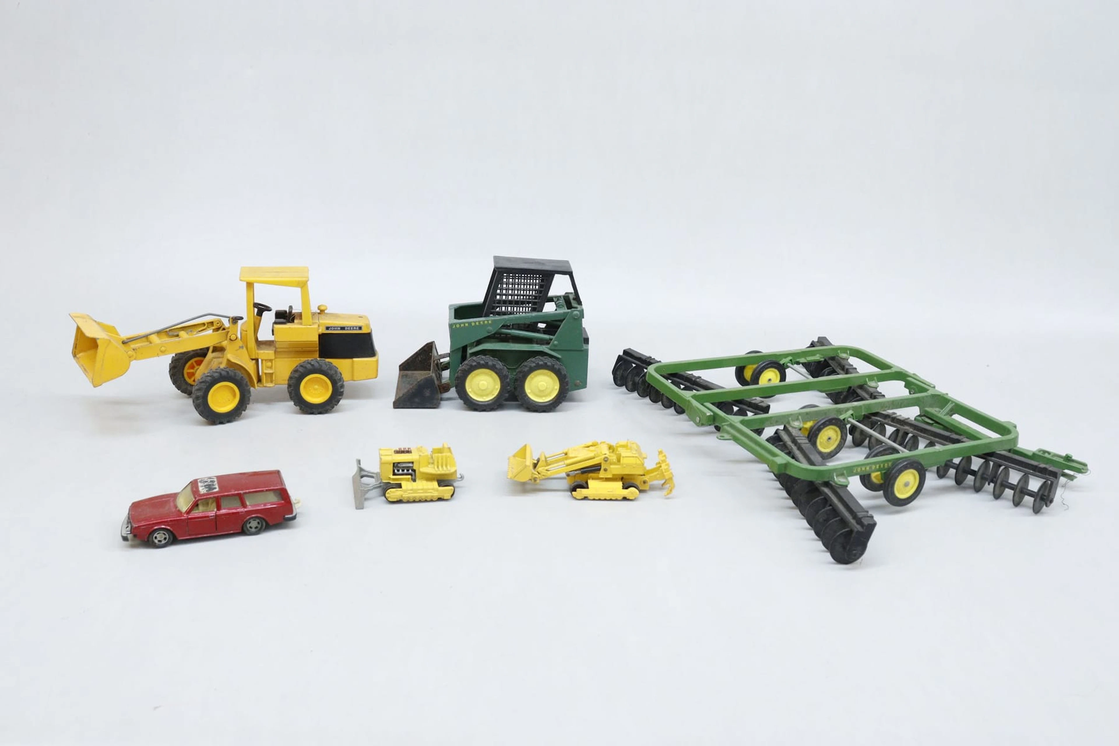 Leksaksfordon, bla John Ddere, Volvo, Matchbox