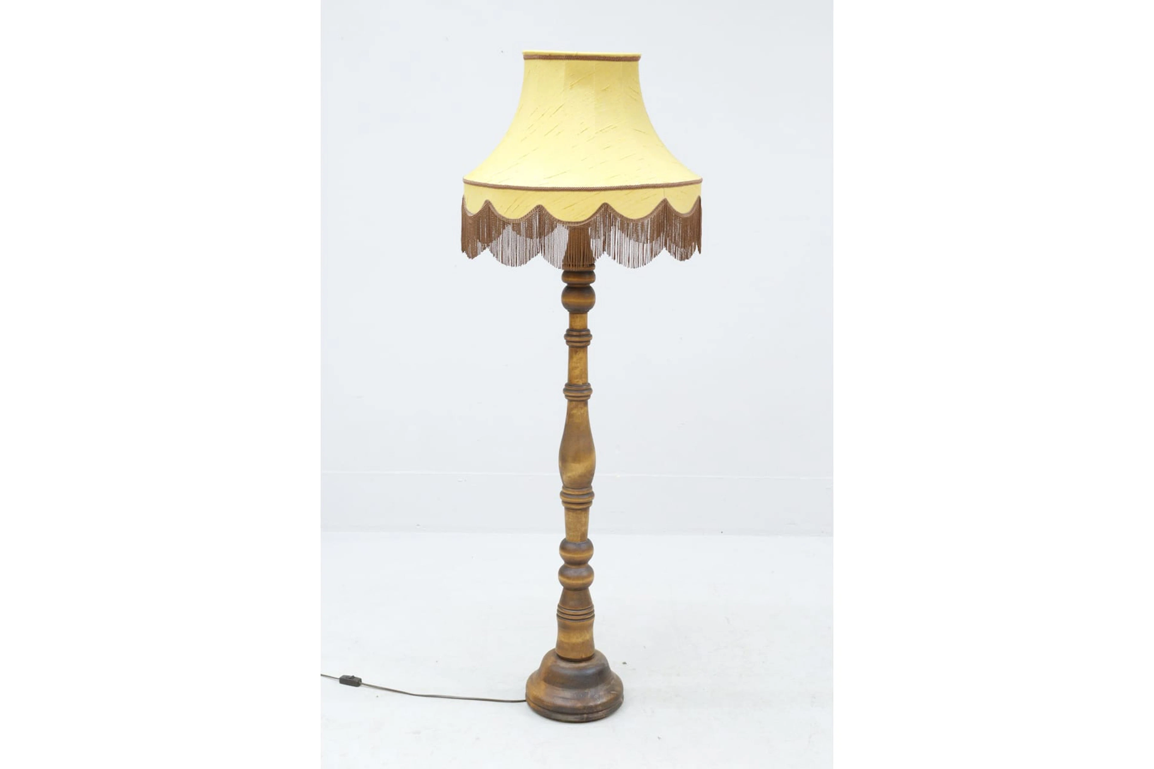 Golvlampa, träfot