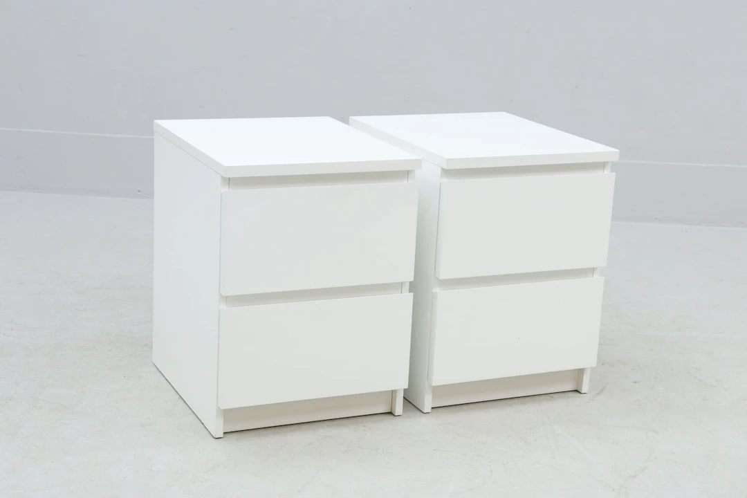 Sängbyråer, 1 par, vita, "Malm", Ikea