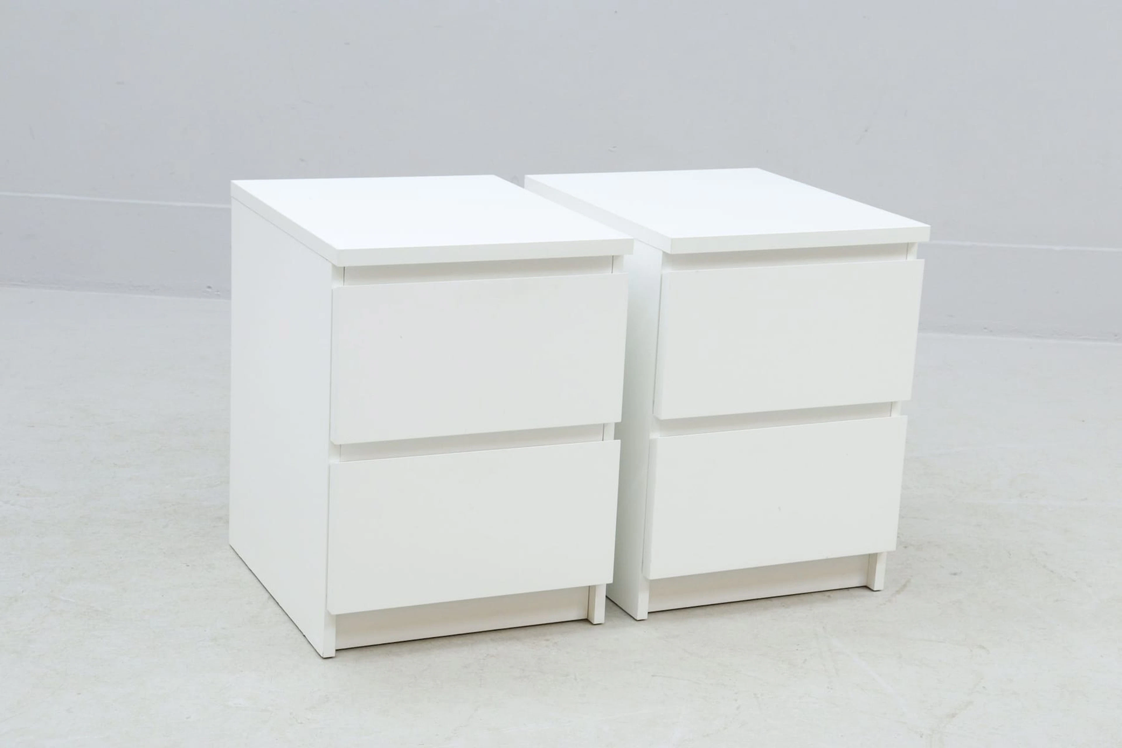 Sängbyråer, 1 par, vita, "Malm", Ikea