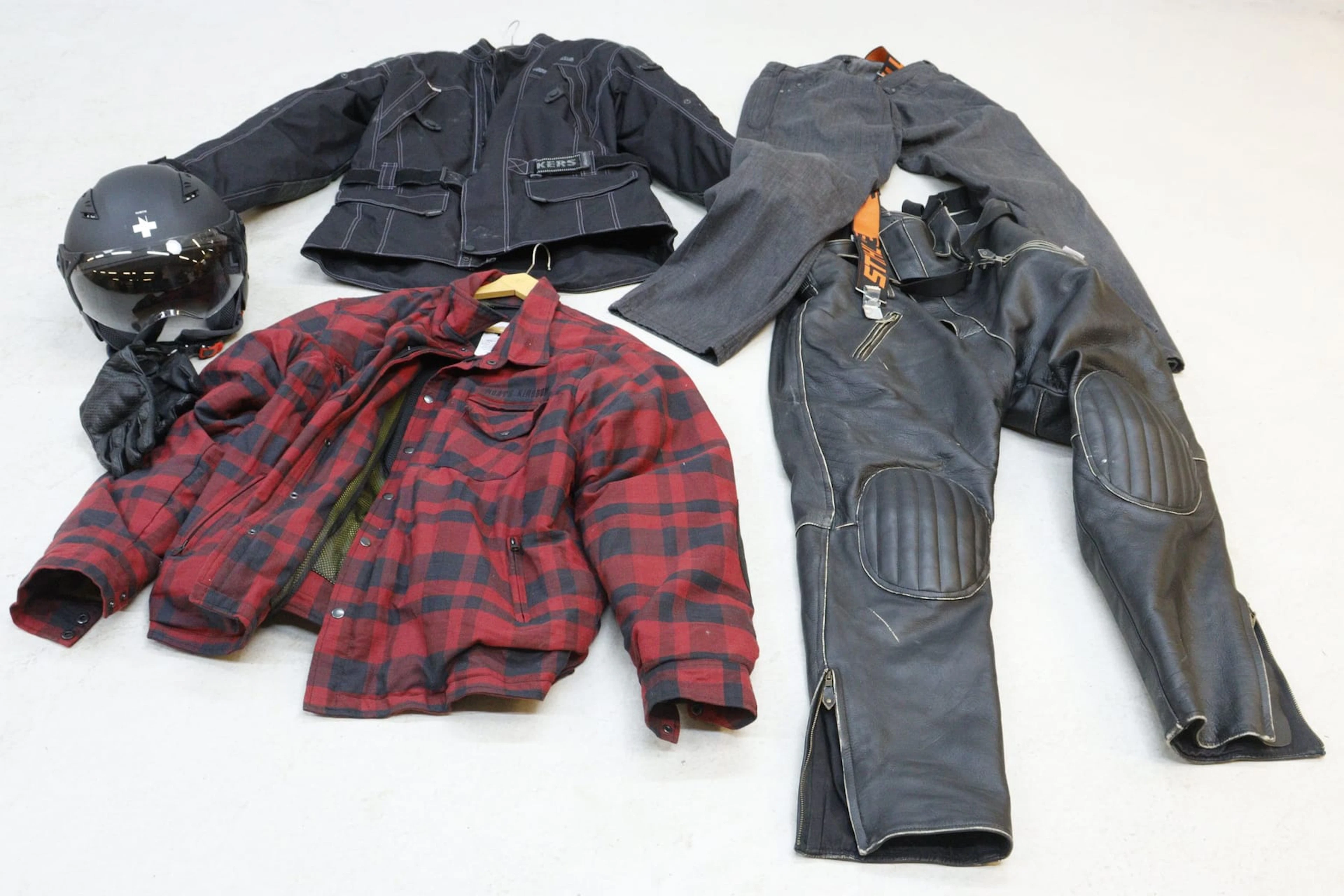 MC-ställ, hjälm, handskar mm, storlek 4XL, 154