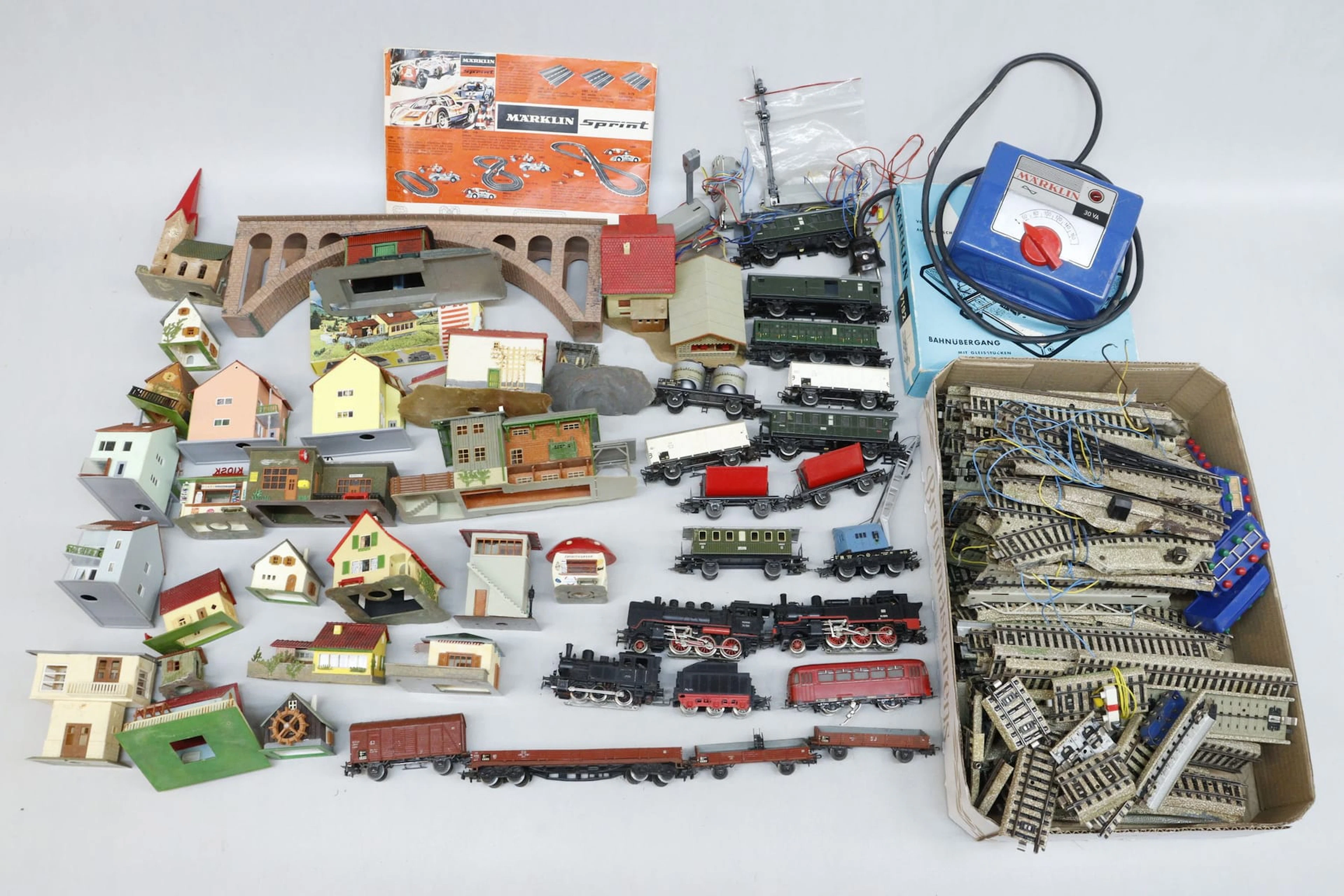 Tågbana, lok, vagnar, Märklin, med tillbehör
