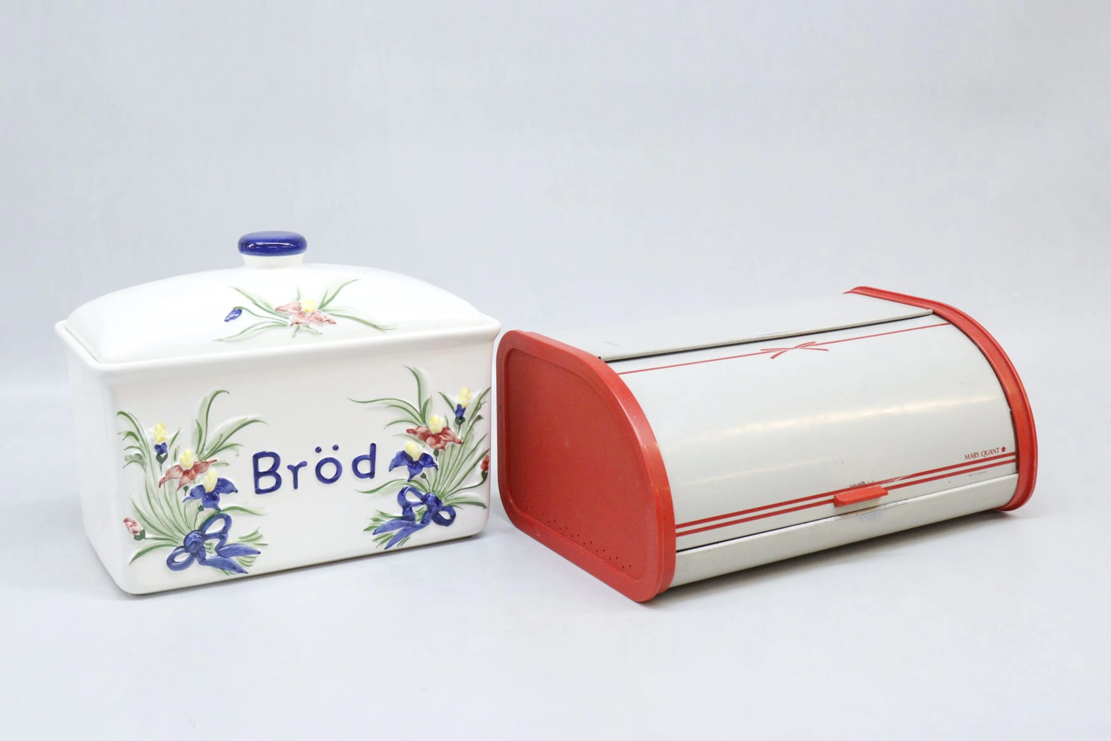 Brödlådor, 2st, porslin och metall, bla Mary Quant, England