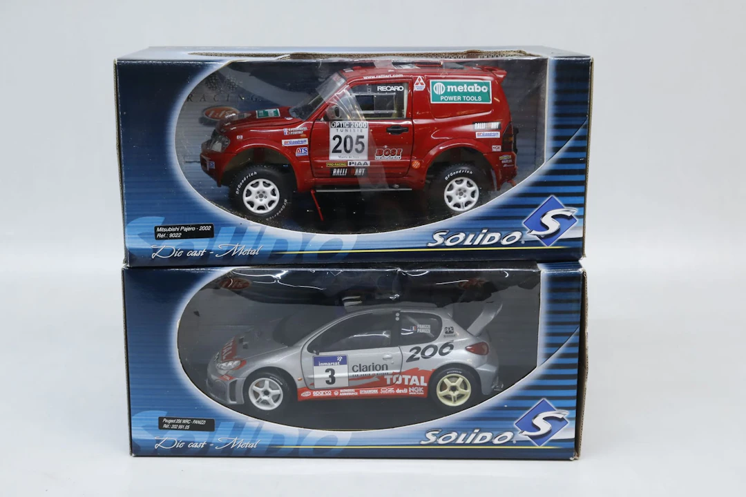 Samlarbilar, 2st, Peugeot och Mitsubishi, *Solido