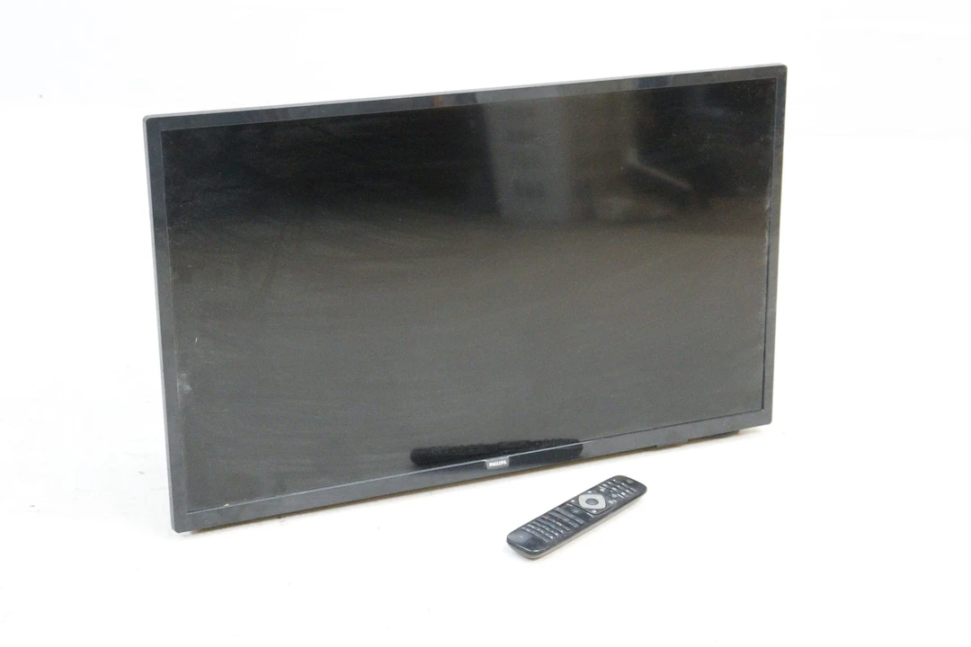 TV, 32", Philips, med vridbart väggfäste