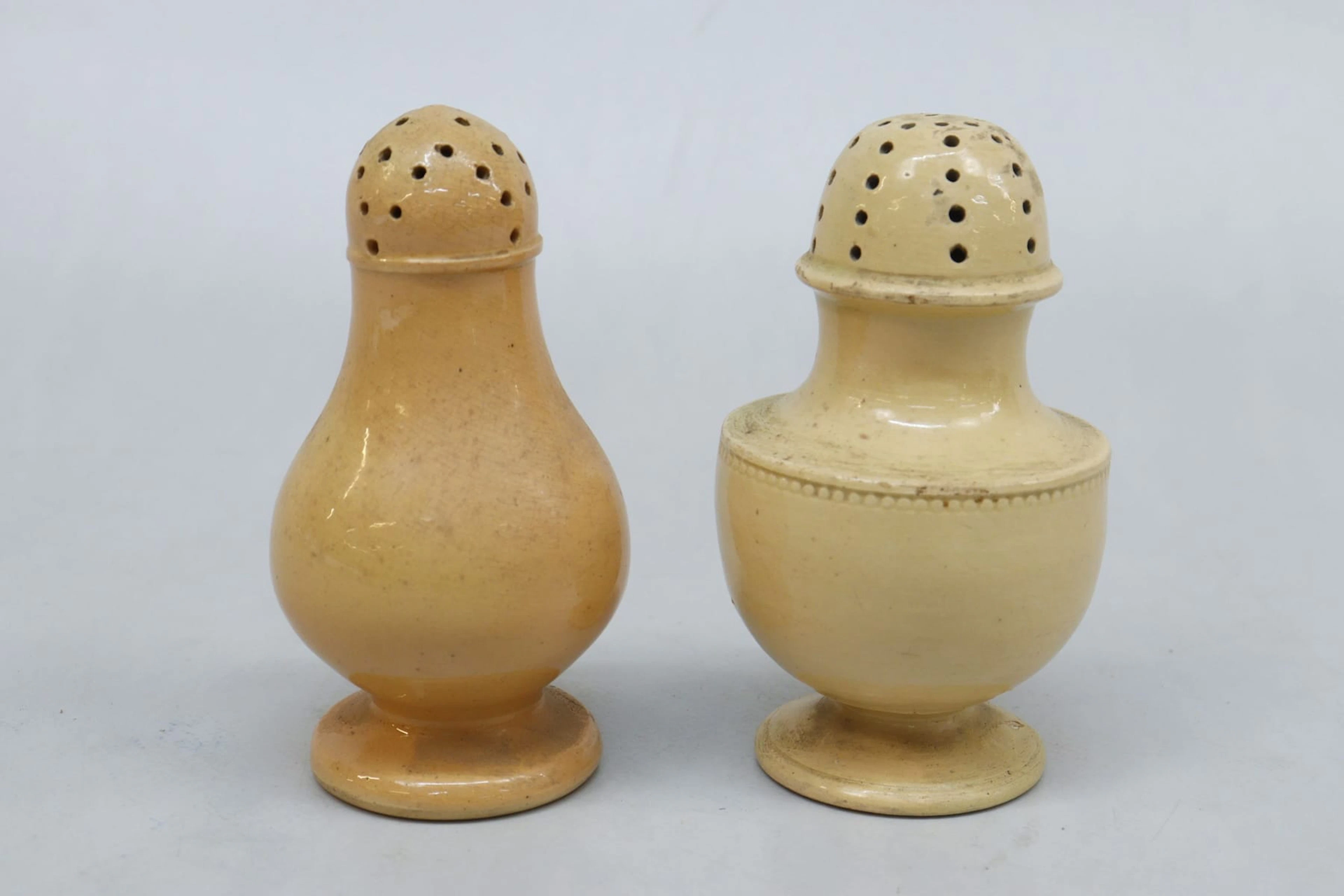 Ströare, 2st, keramik, 1800-tal