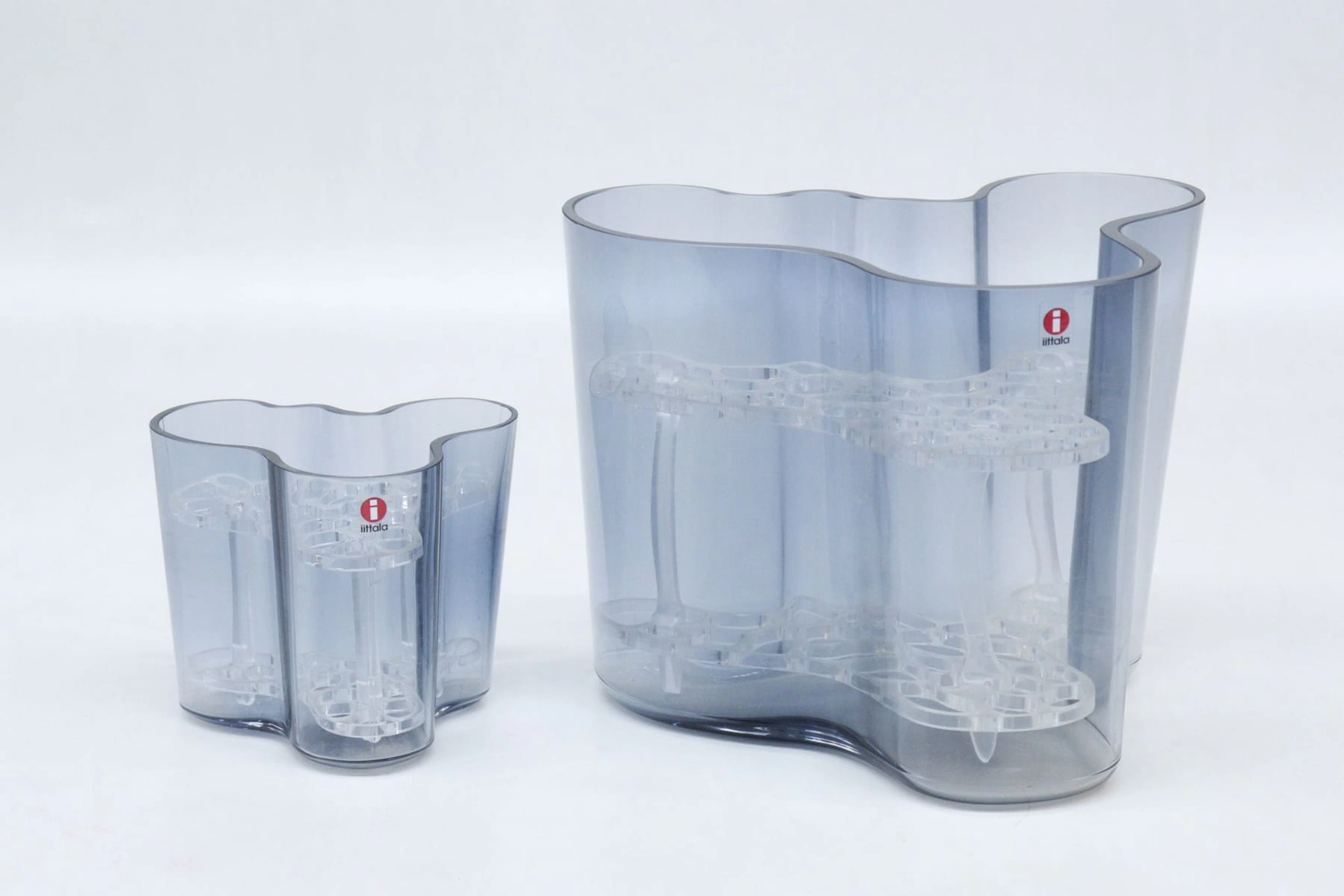 Vaser, 2st, "Savoy", Alvar Aalto, Iittala, med plastinsatser
