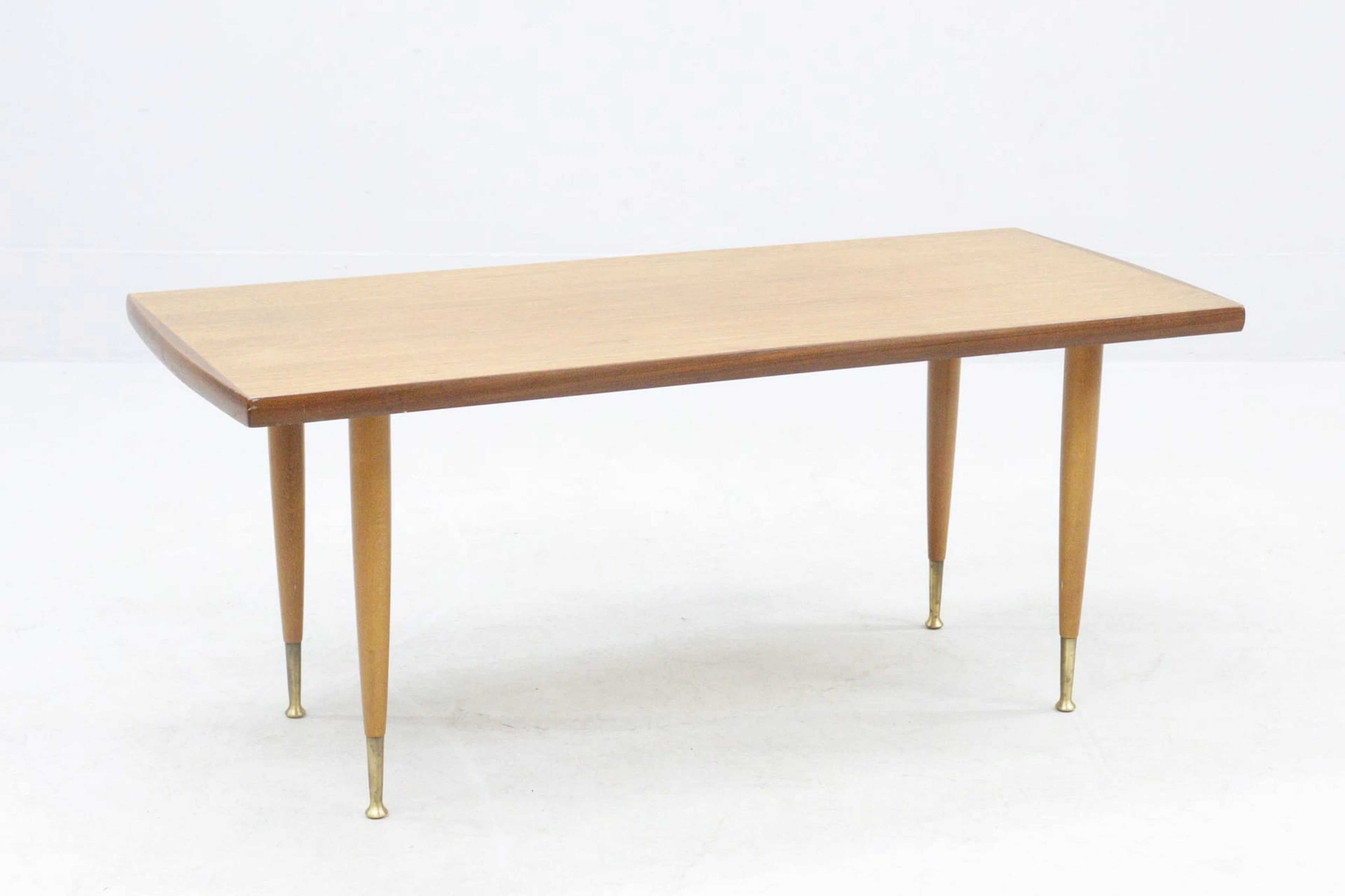 Soffbord, teak med mässingsfötter