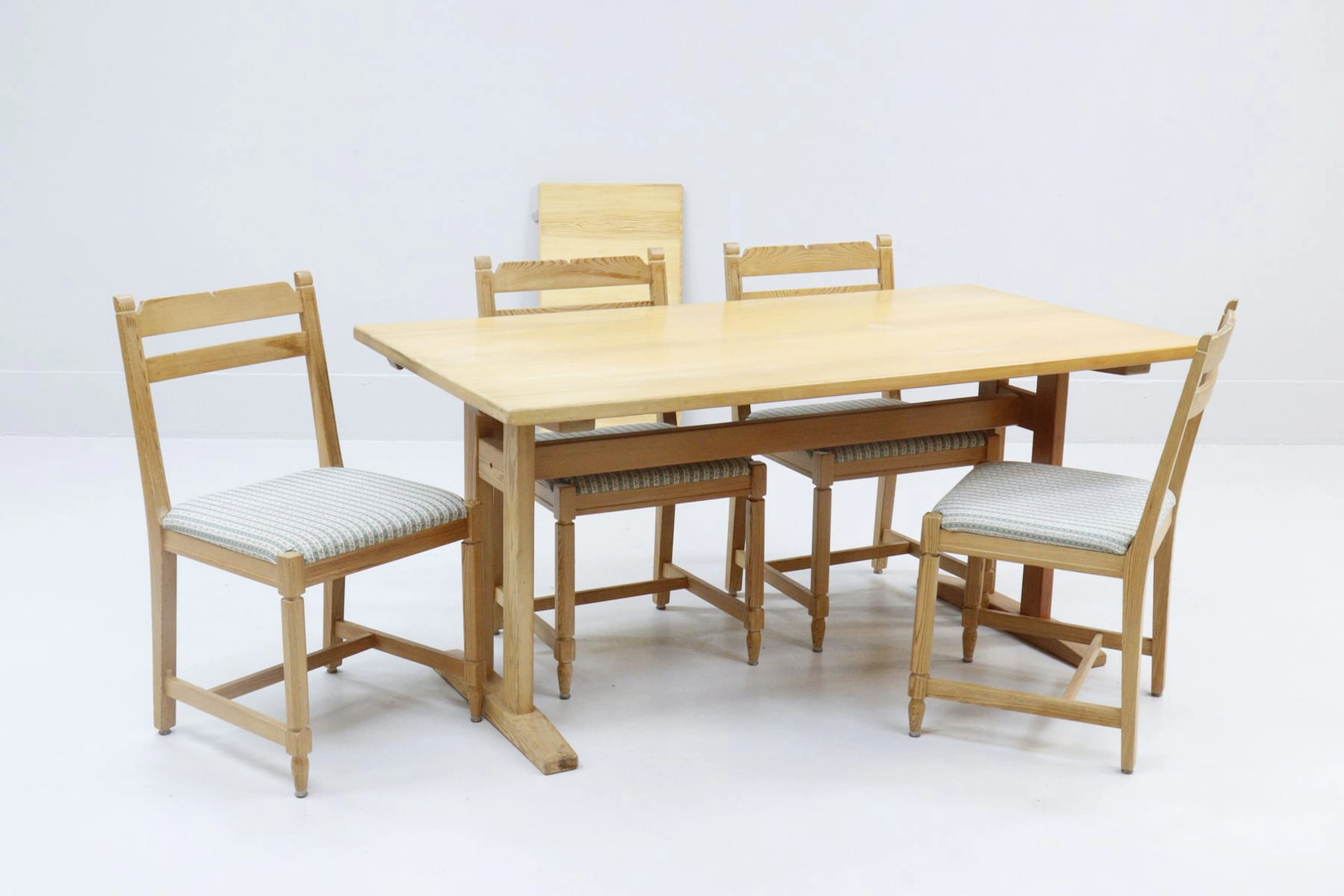 Matgrupp, Shaker-stil, furu, bord med 4 stolar och klaff