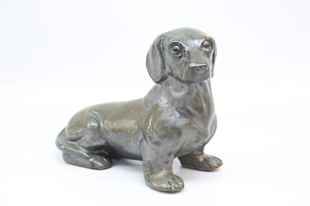 Skulptur, hund i terrakotta