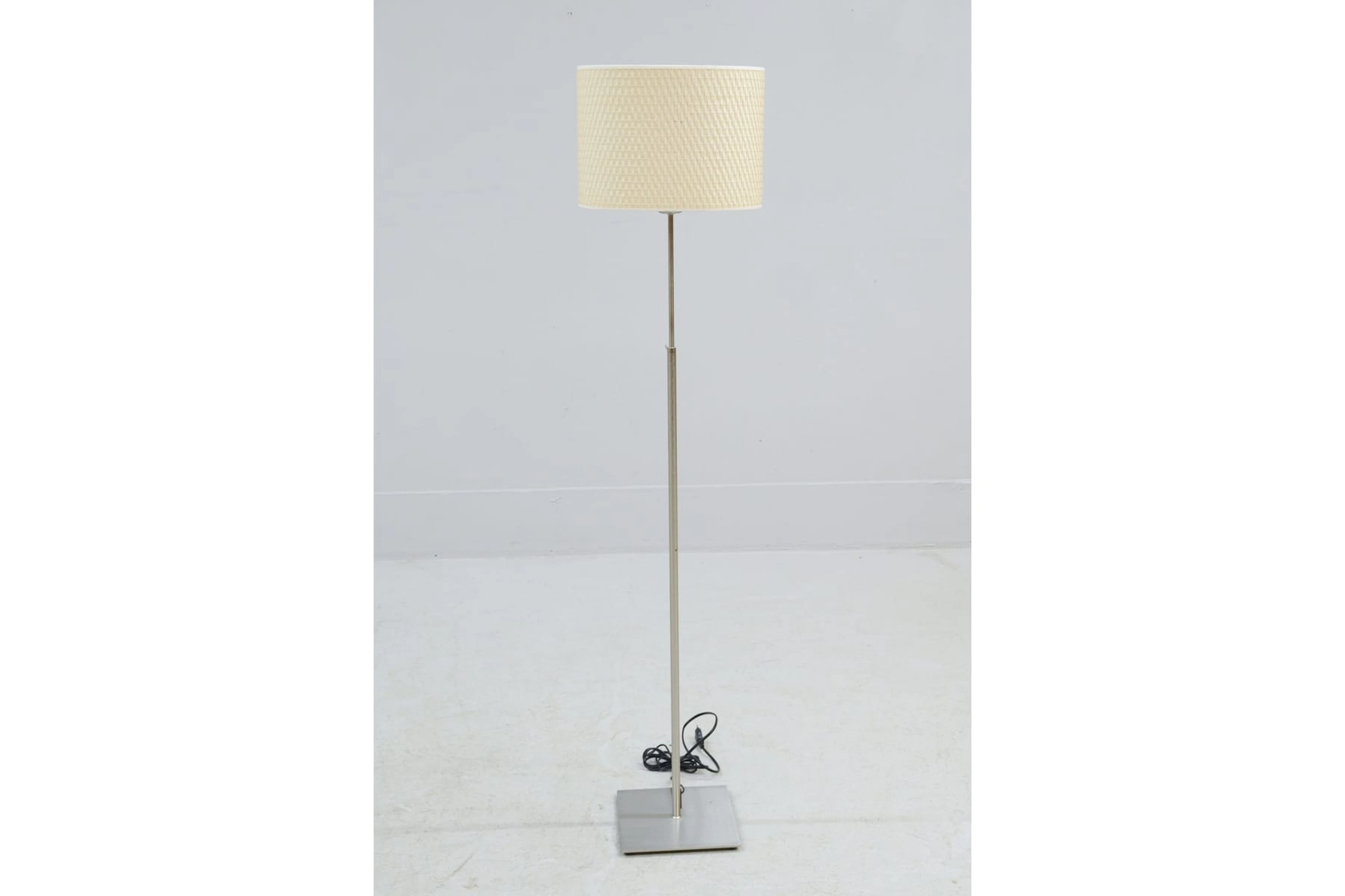 Golvlampa, Ikea, höj- och sänkbar