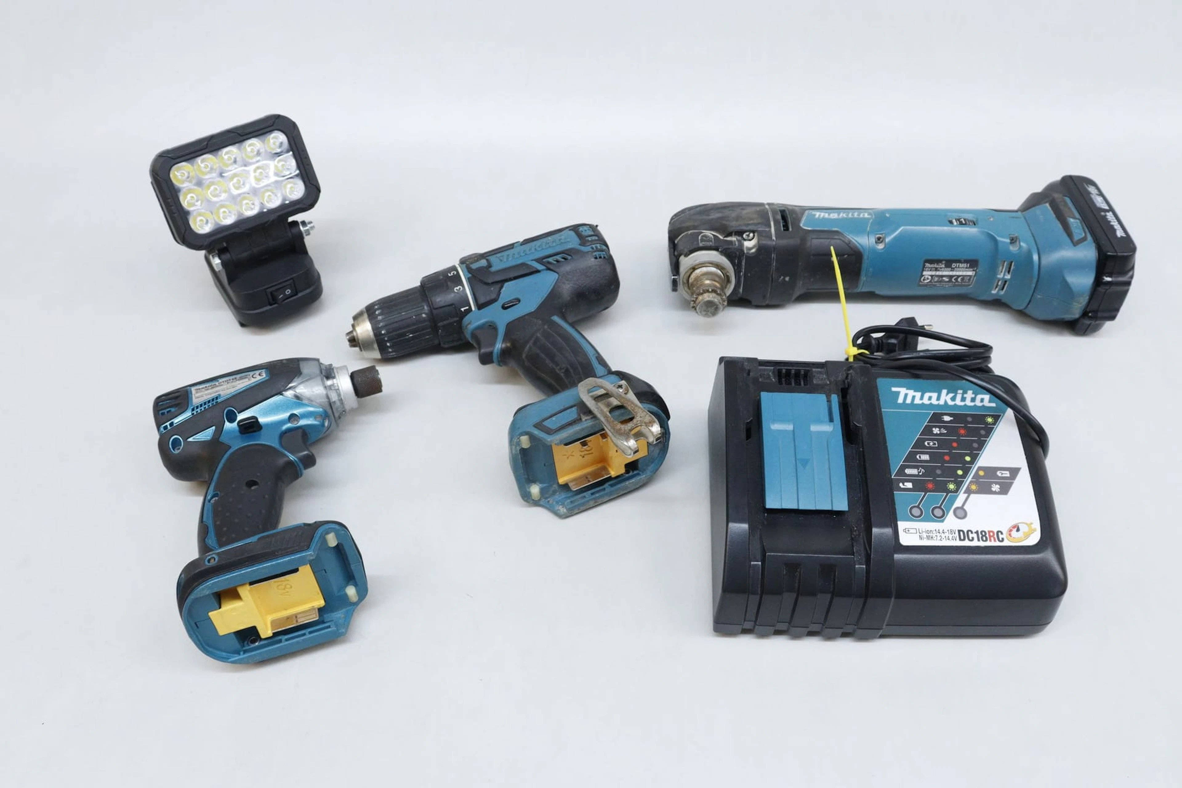 Makitaverktyg och lampa, med laddare och 1 batteri, 18V