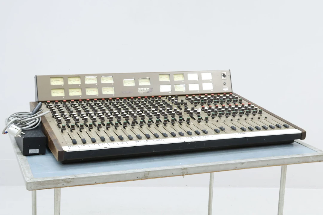 Mixerbord, Allen + Heath, London, 16 kanaler, System 8